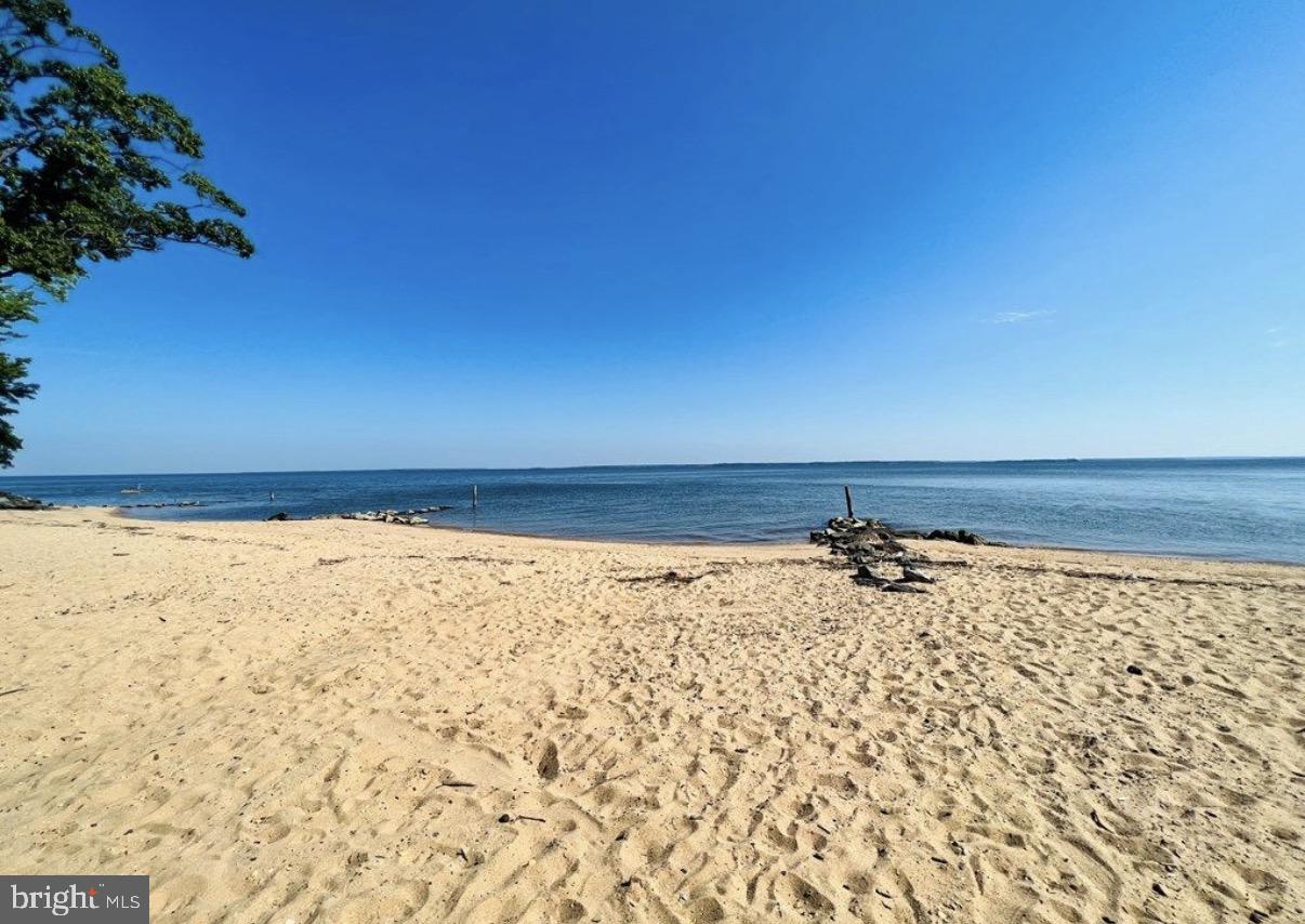 STRATFORD HARBOUR - Land