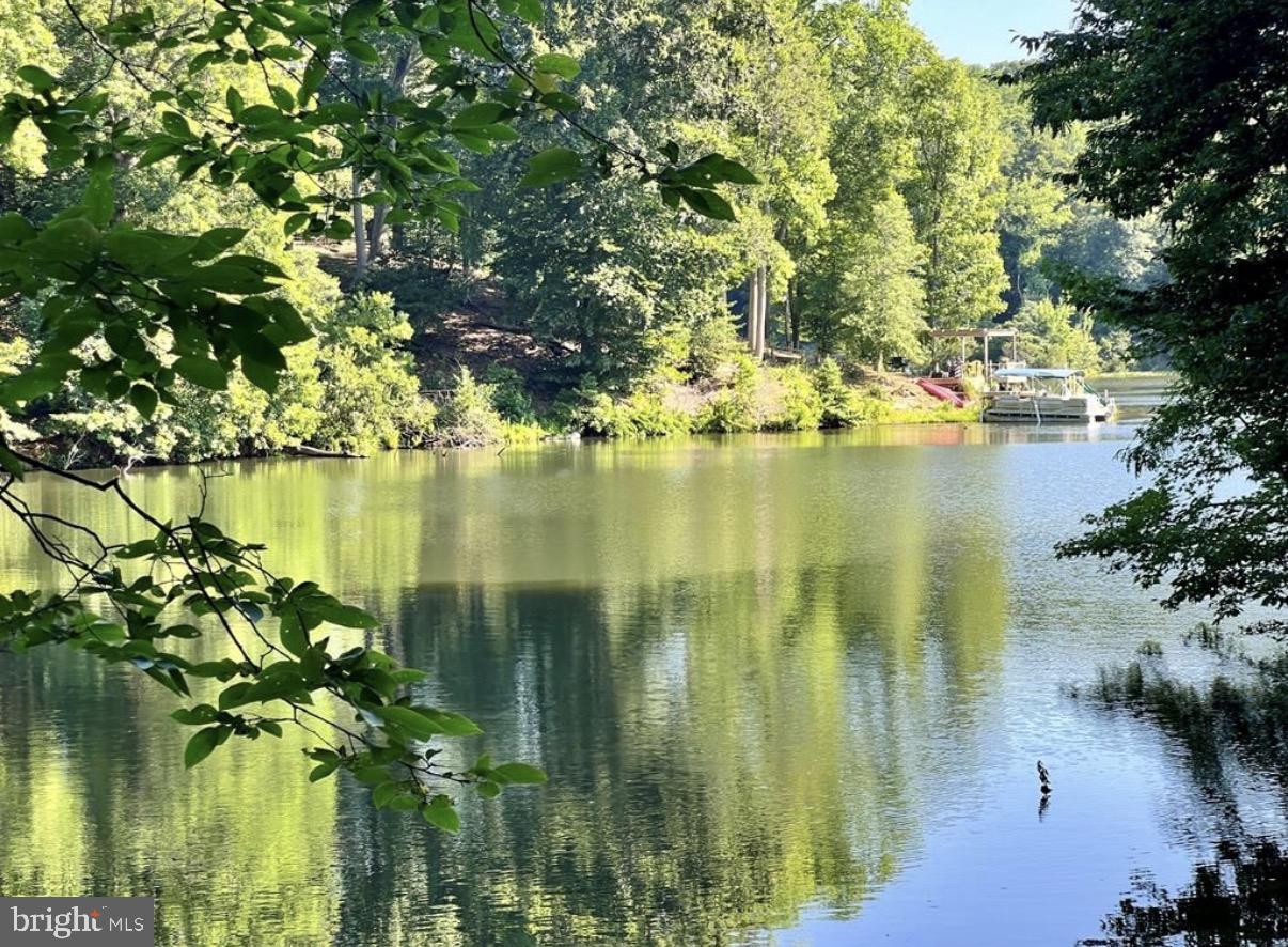 STRATFORD HARBOUR - Land