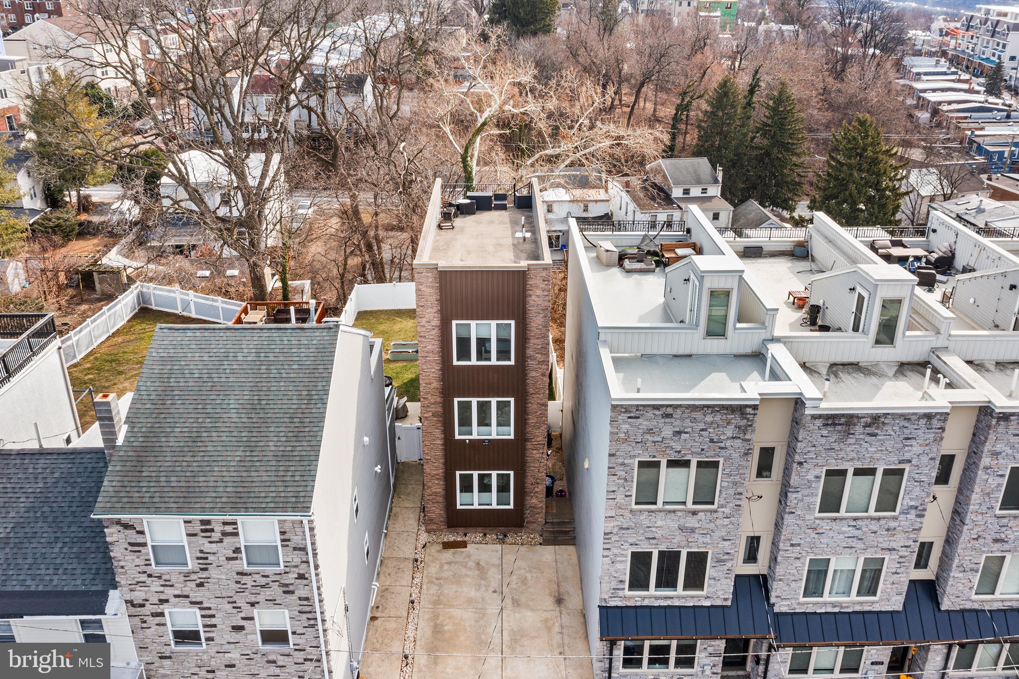 ROXBOROUGH - Residential