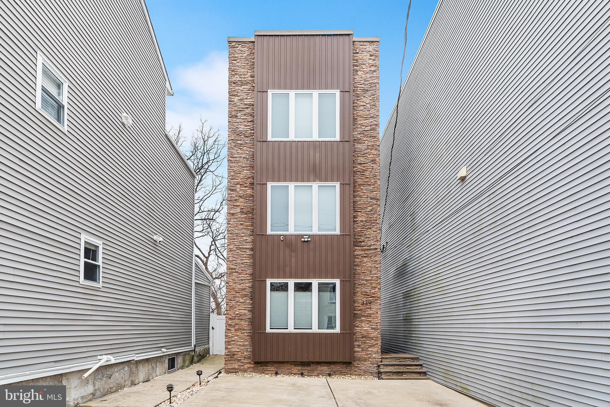 ROXBOROUGH - Residential