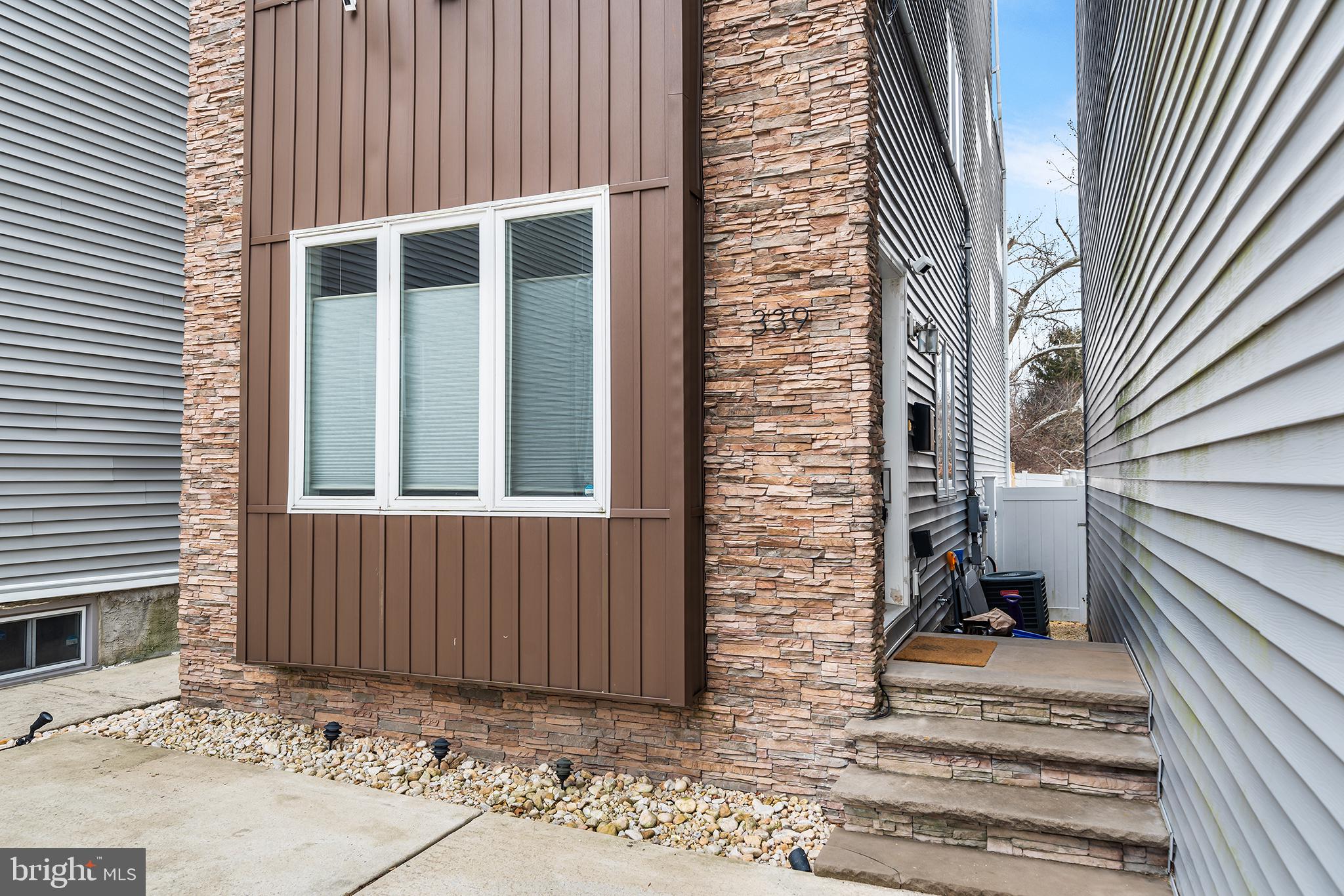 ROXBOROUGH - Residential