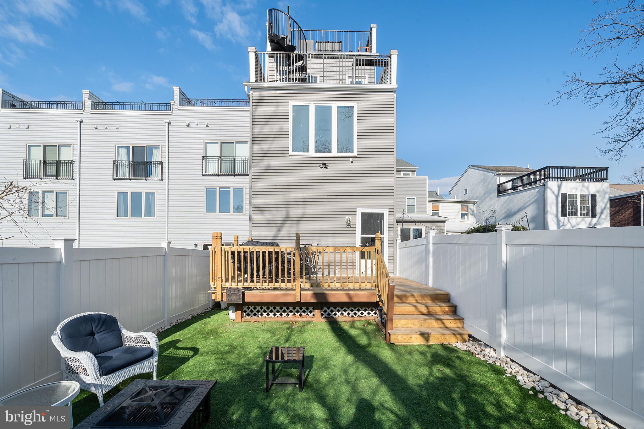 ROXBOROUGH - Residential