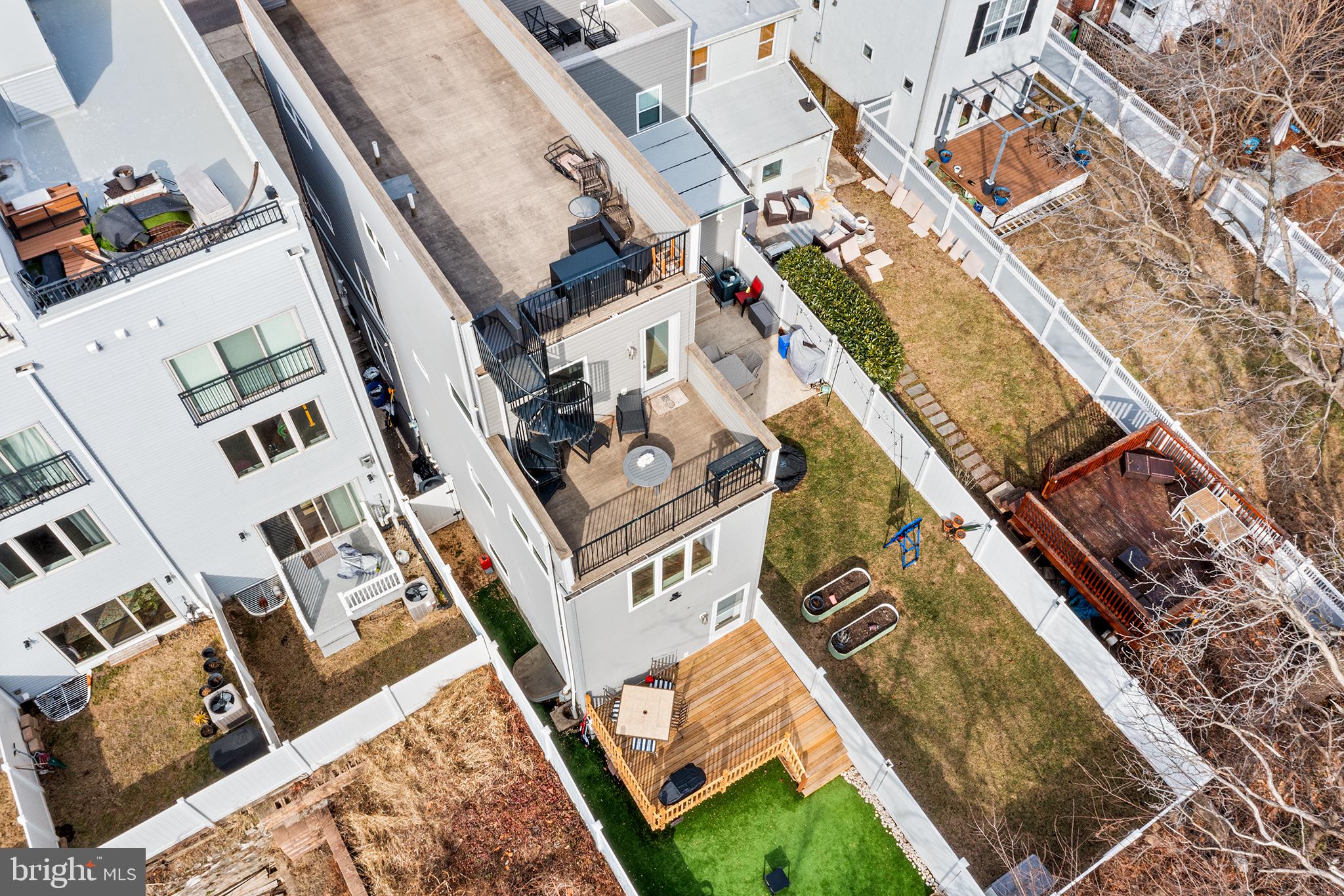 ROXBOROUGH - Residential