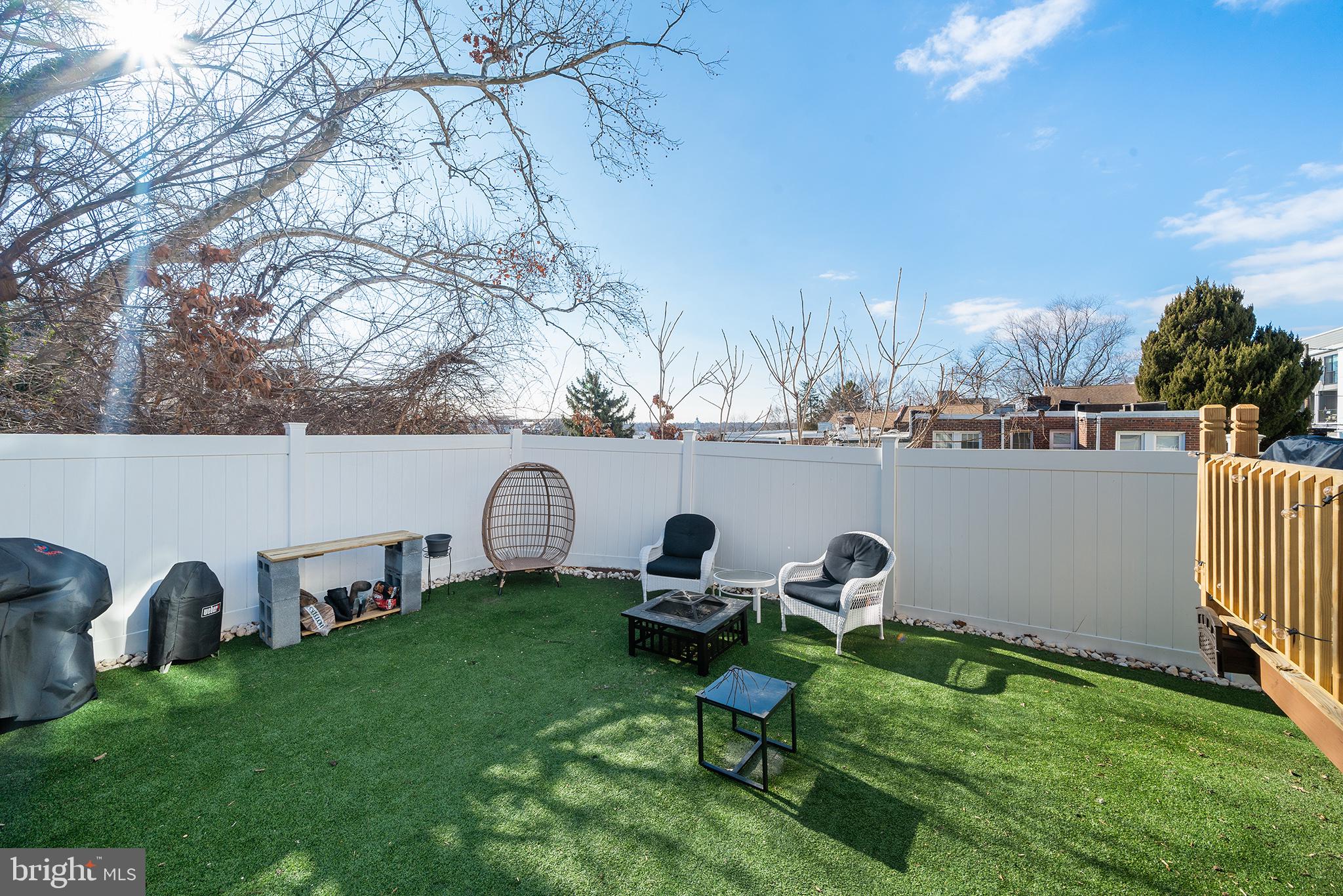 ROXBOROUGH - Residential