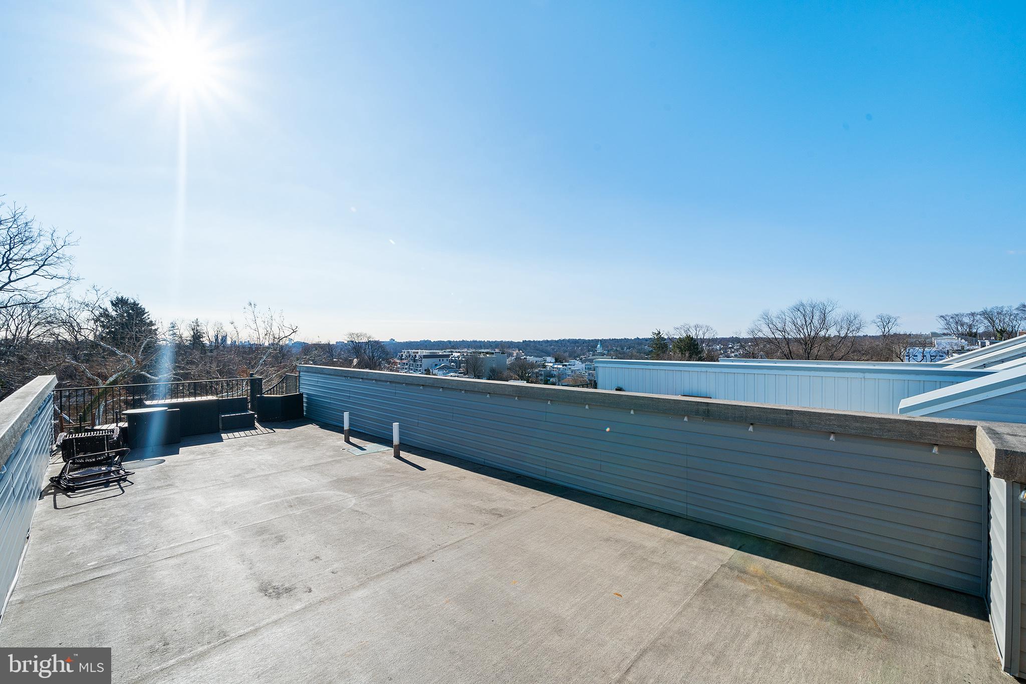 ROXBOROUGH - Residential