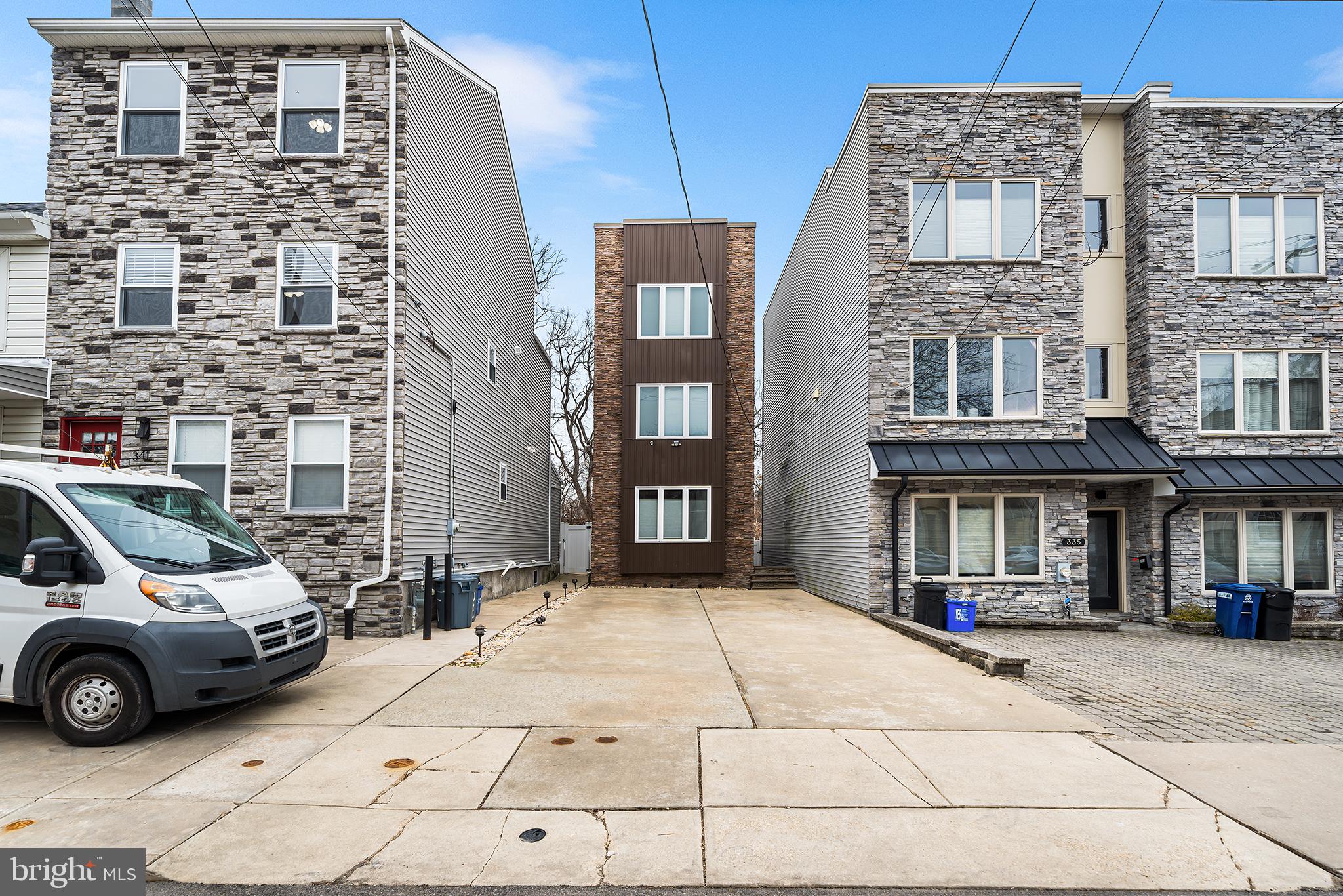 ROXBOROUGH - Residential