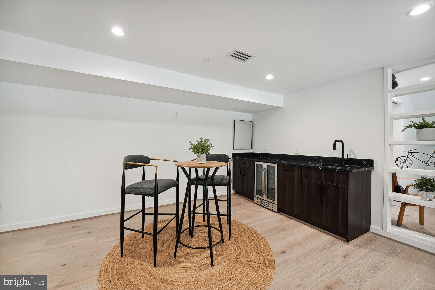 HOLLIN HILLS - Residential