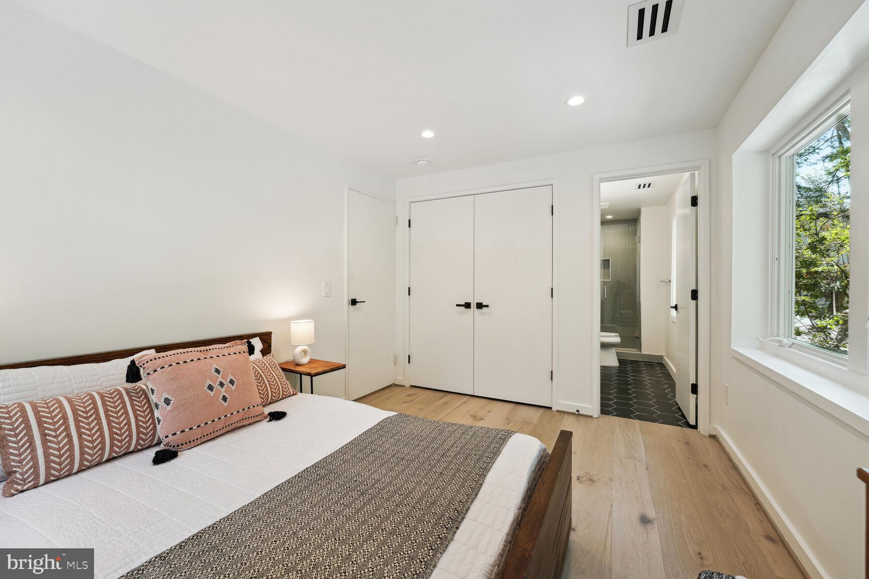 HOLLIN HILLS - Residential