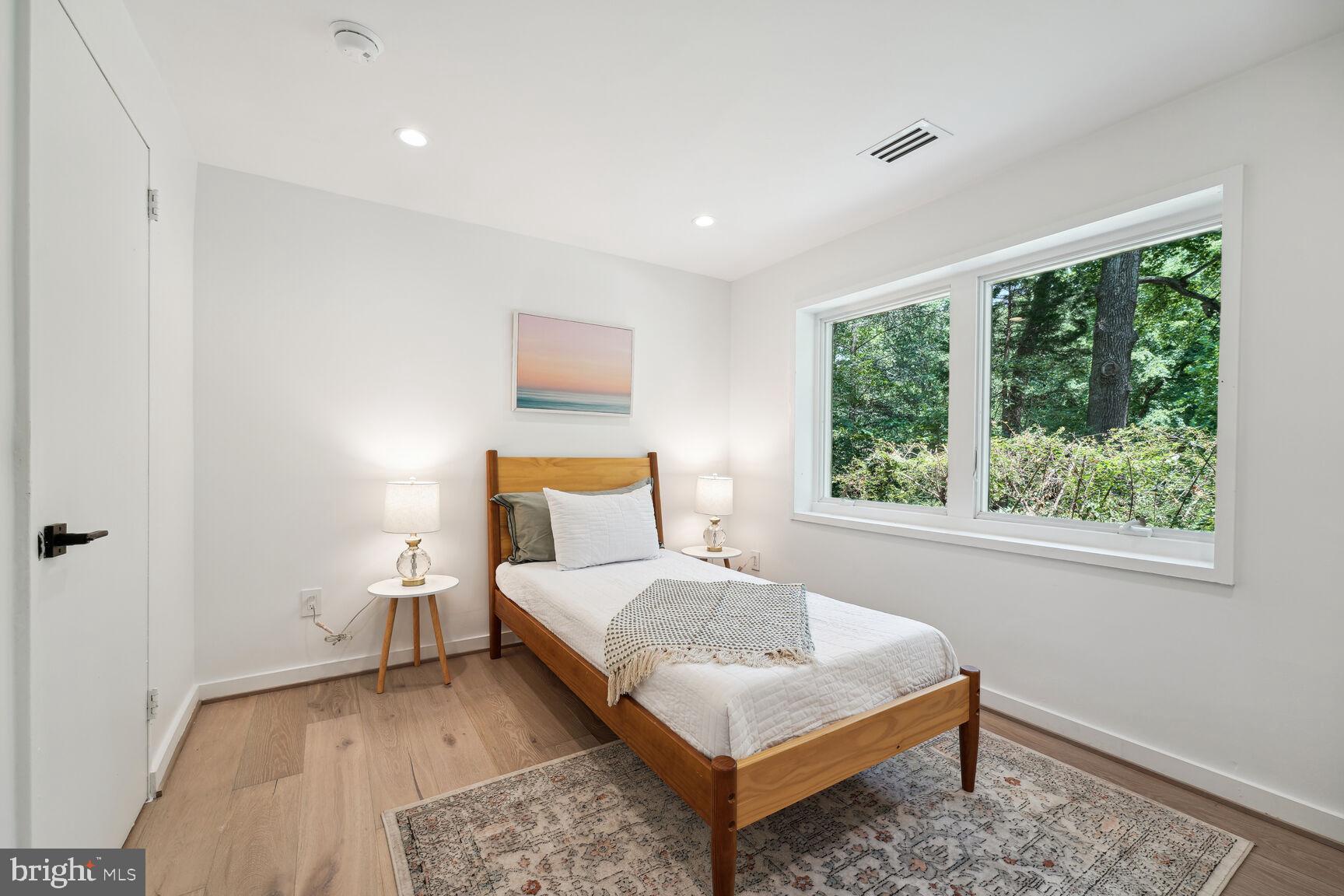 HOLLIN HILLS - Residential