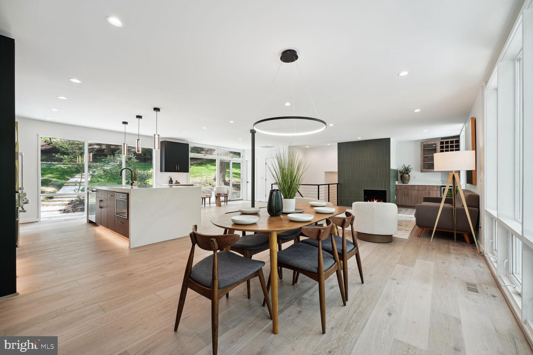 HOLLIN HILLS - Residential