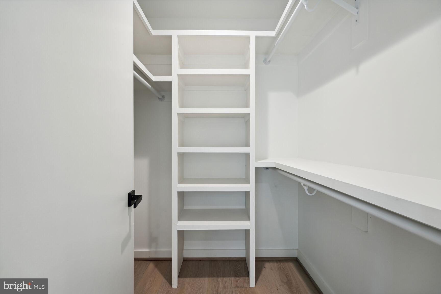 HOLLIN HILLS - Residential