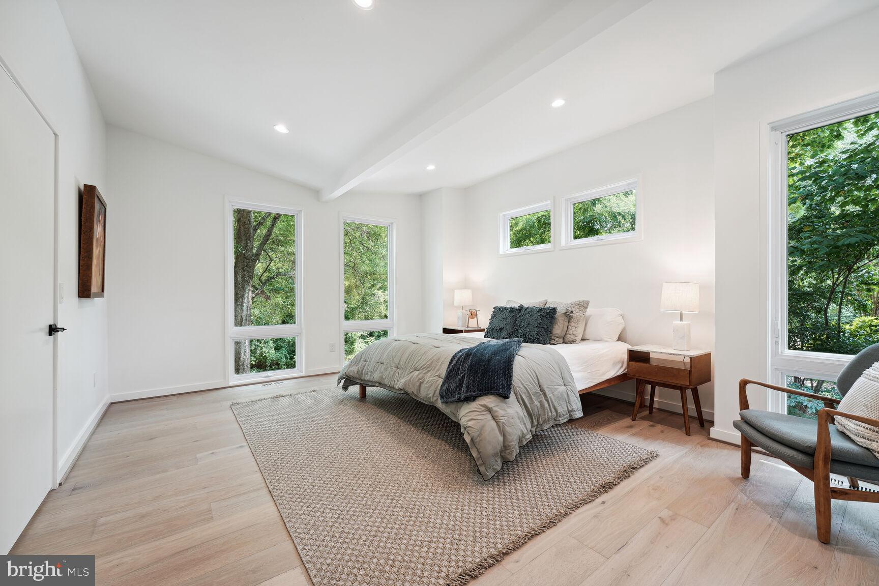 HOLLIN HILLS - Residential