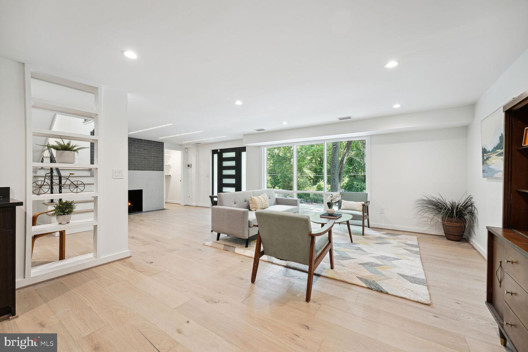 HOLLIN HILLS - Residential