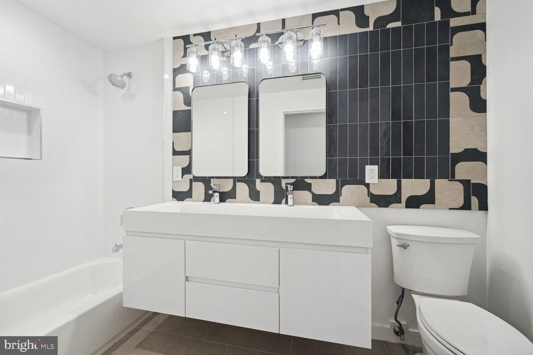 HOLLIN HILLS - Residential