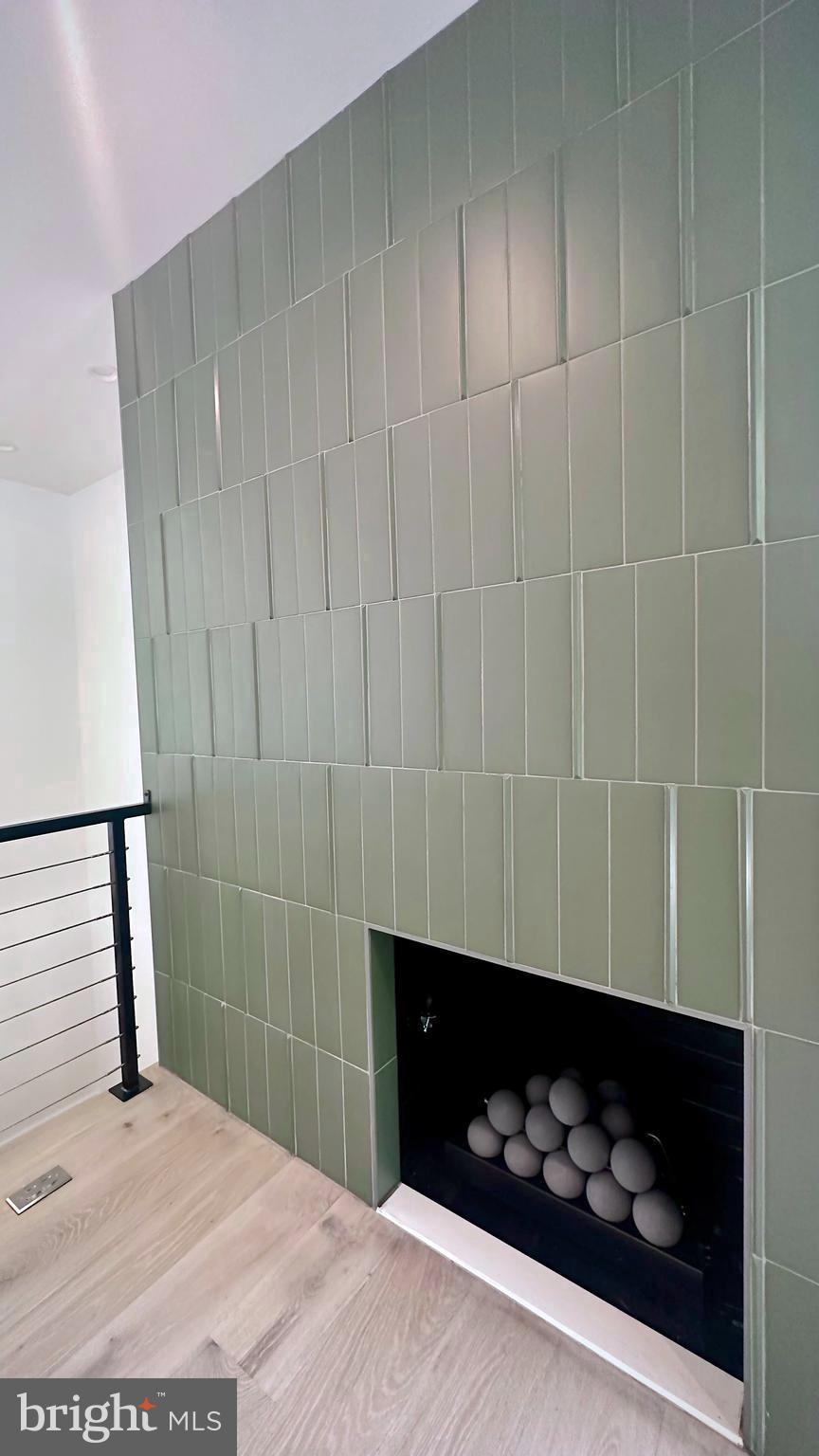 HOLLIN HILLS - Residential