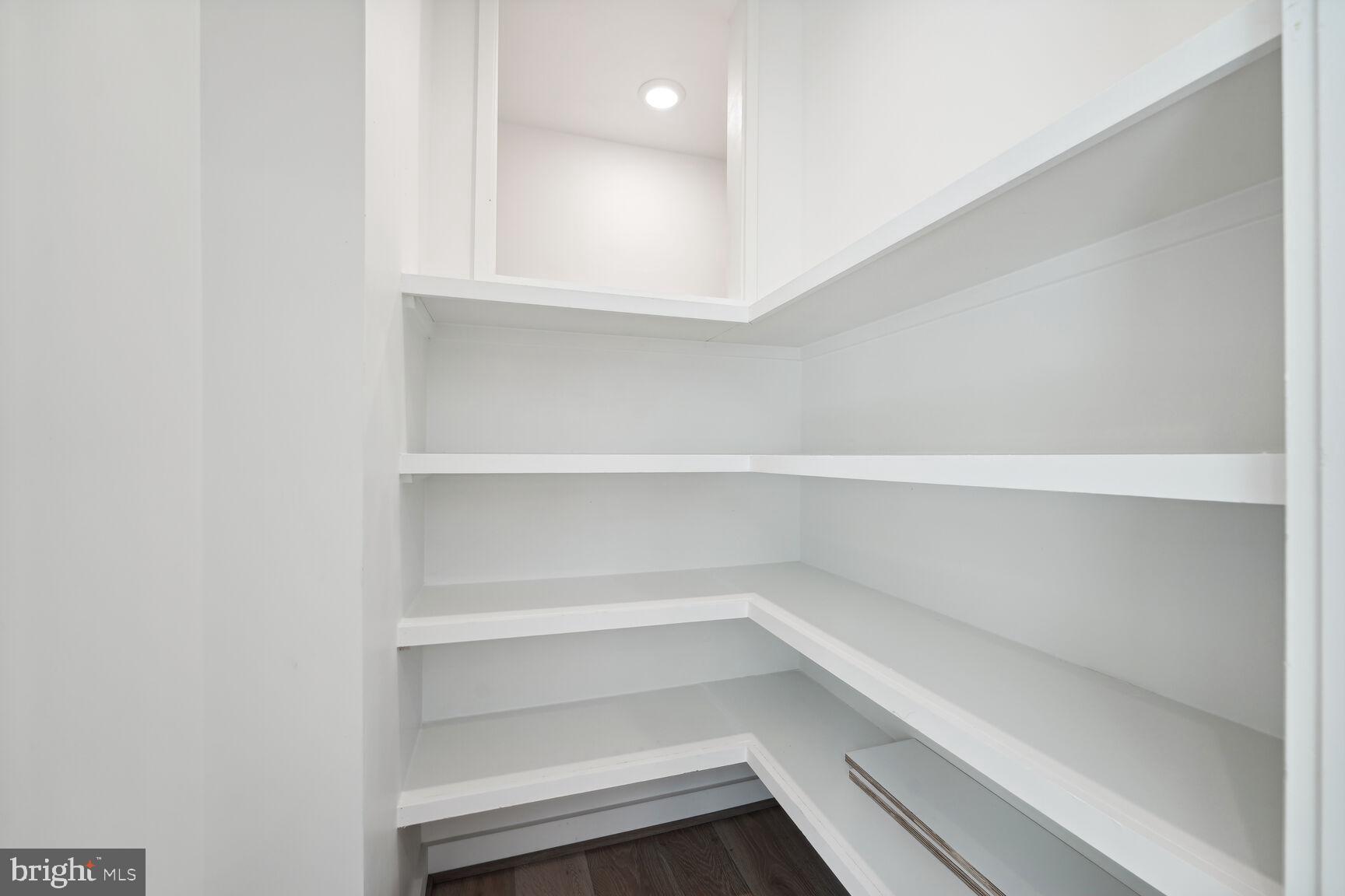 HOLLIN HILLS - Residential