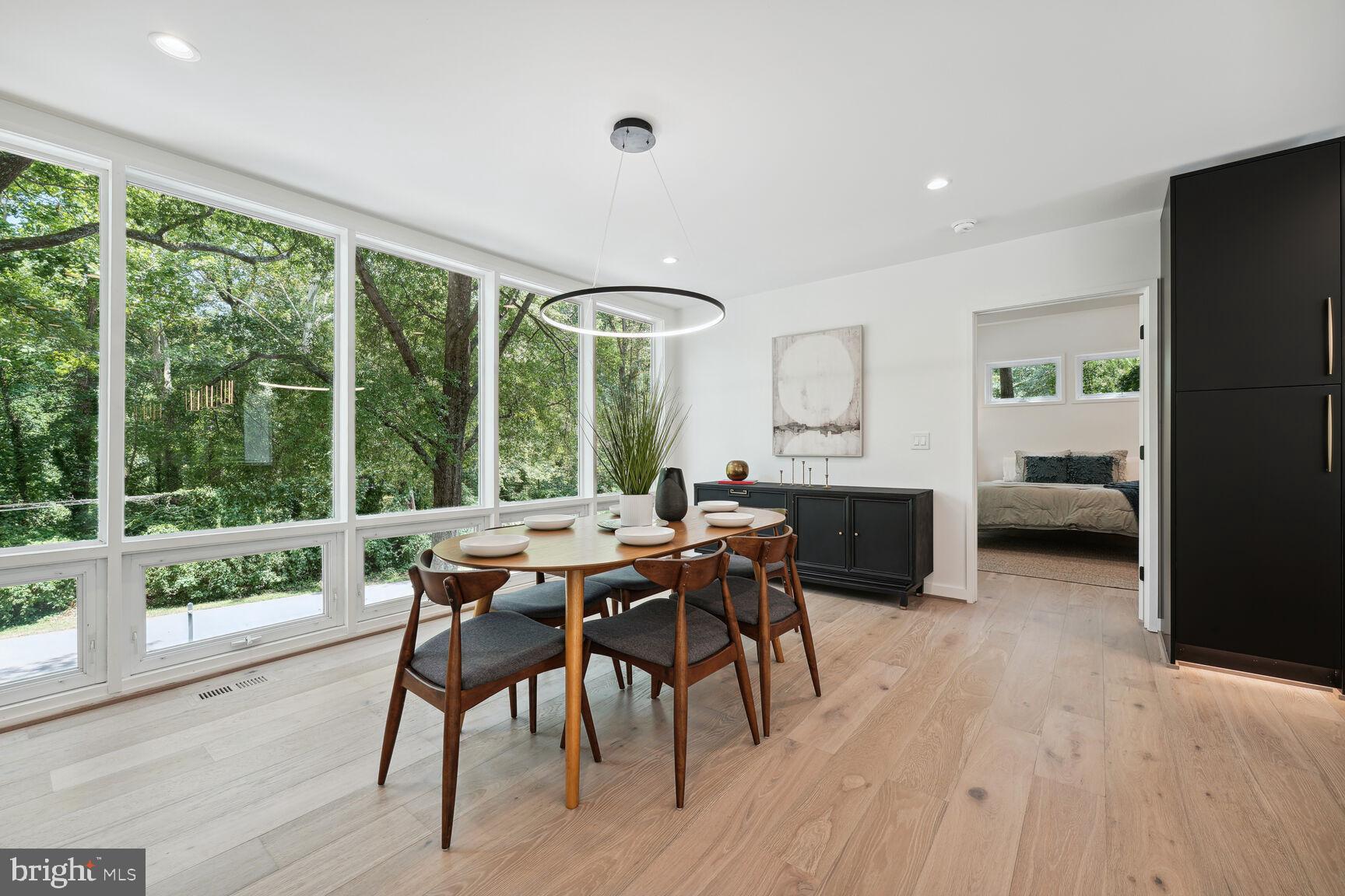 HOLLIN HILLS - Residential