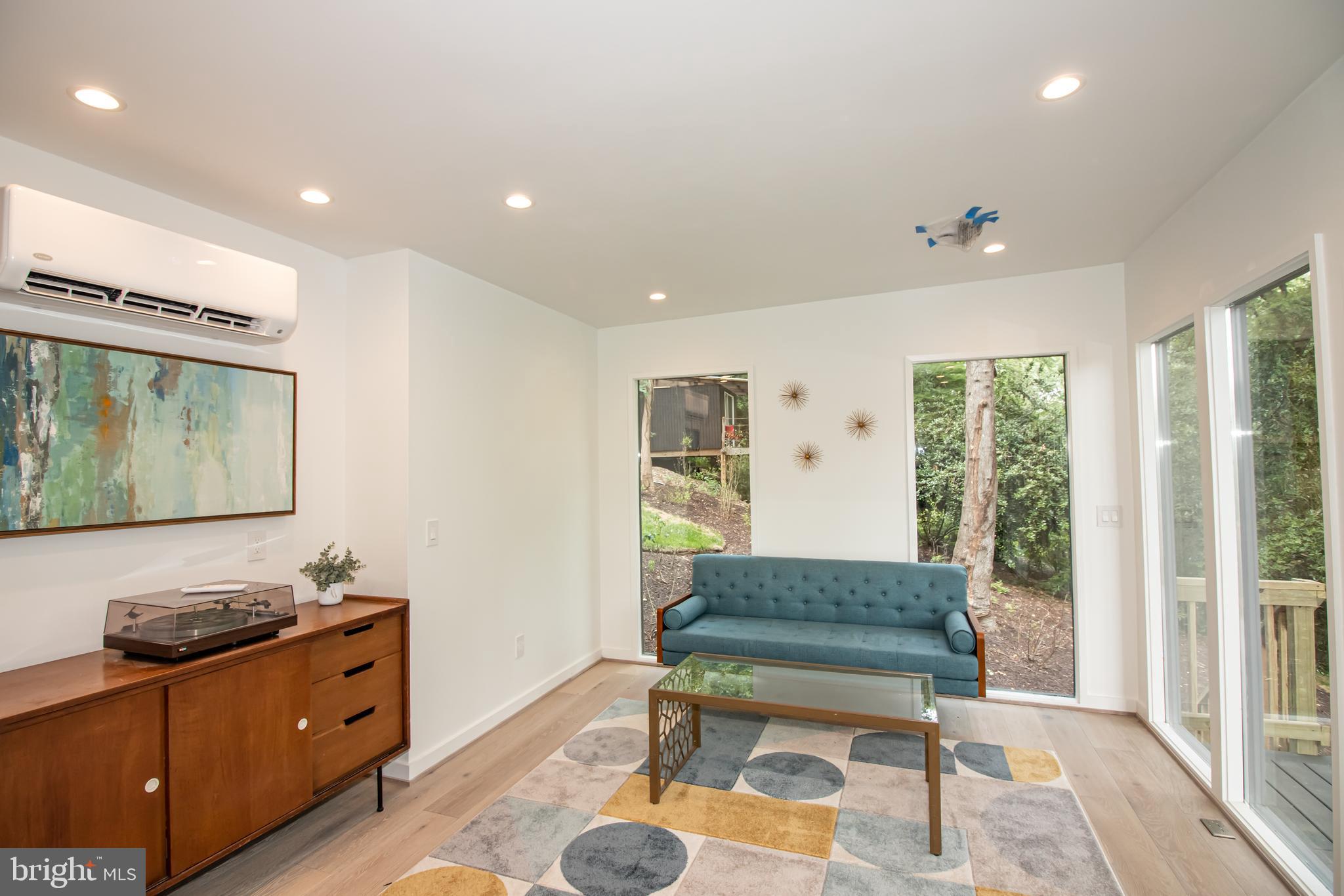 HOLLIN HILLS - Residential