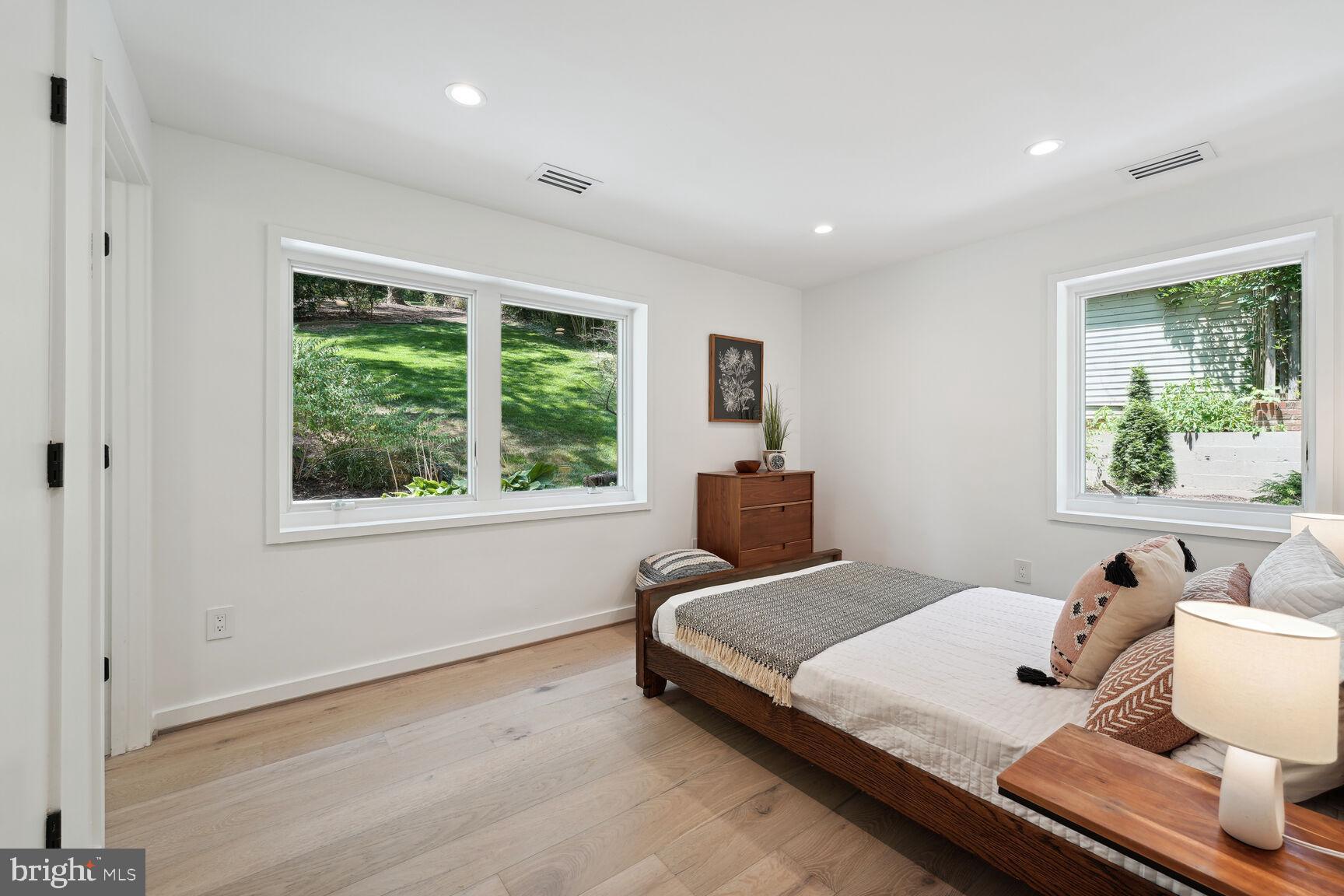 HOLLIN HILLS - Residential