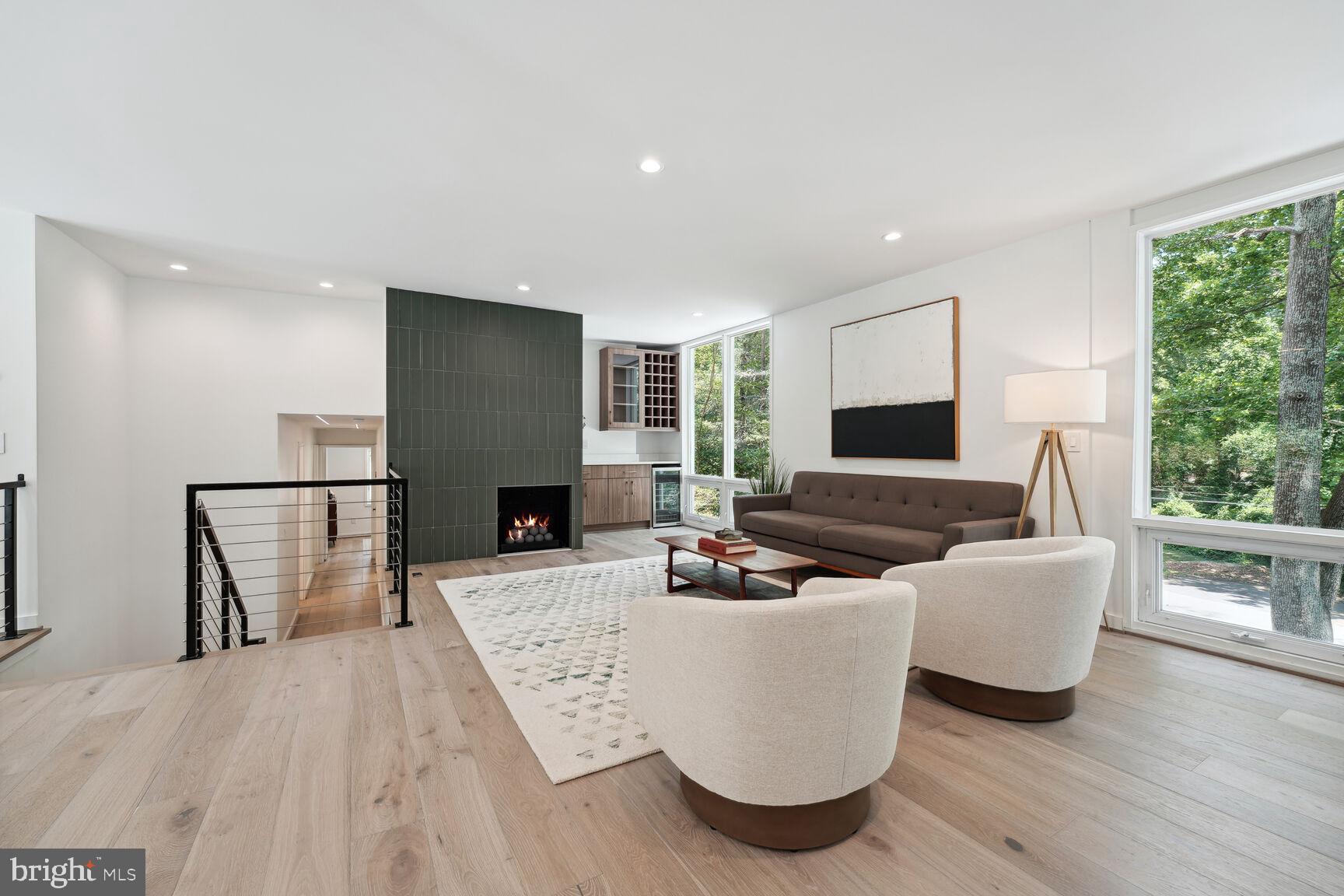 HOLLIN HILLS - Residential