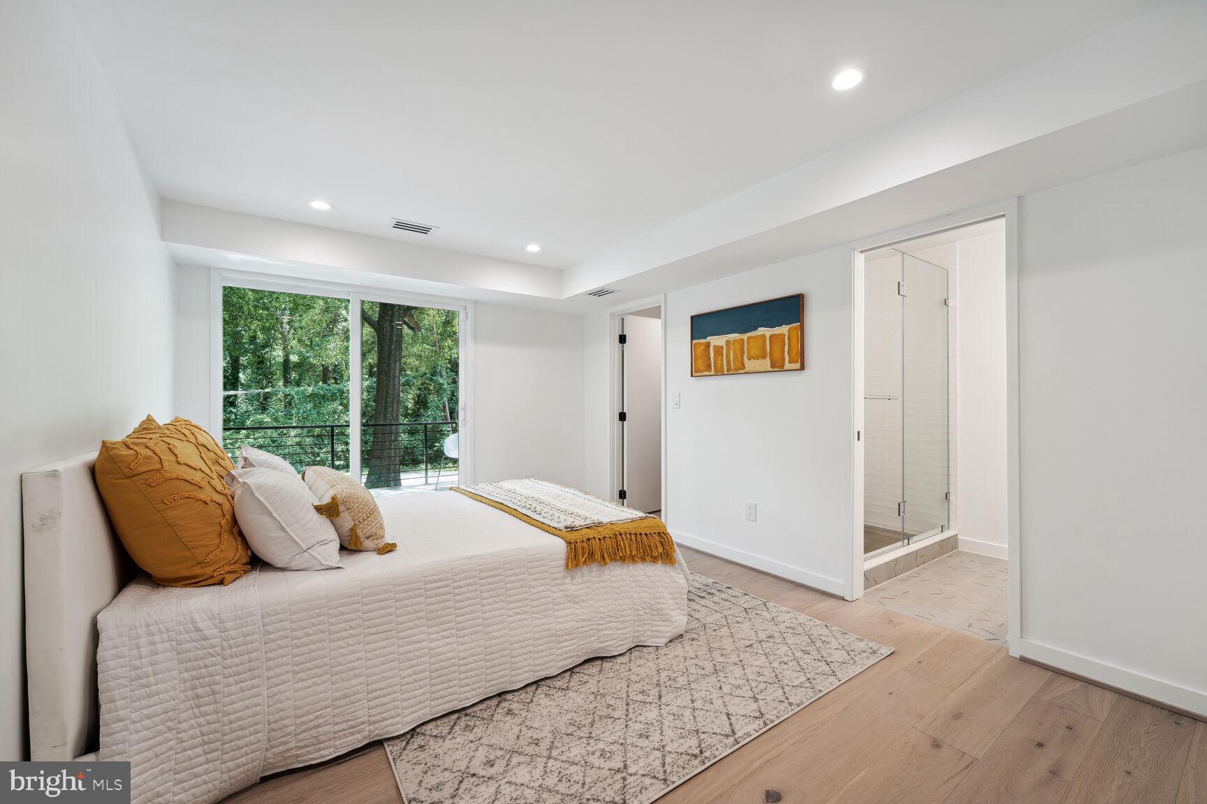 HOLLIN HILLS - Residential