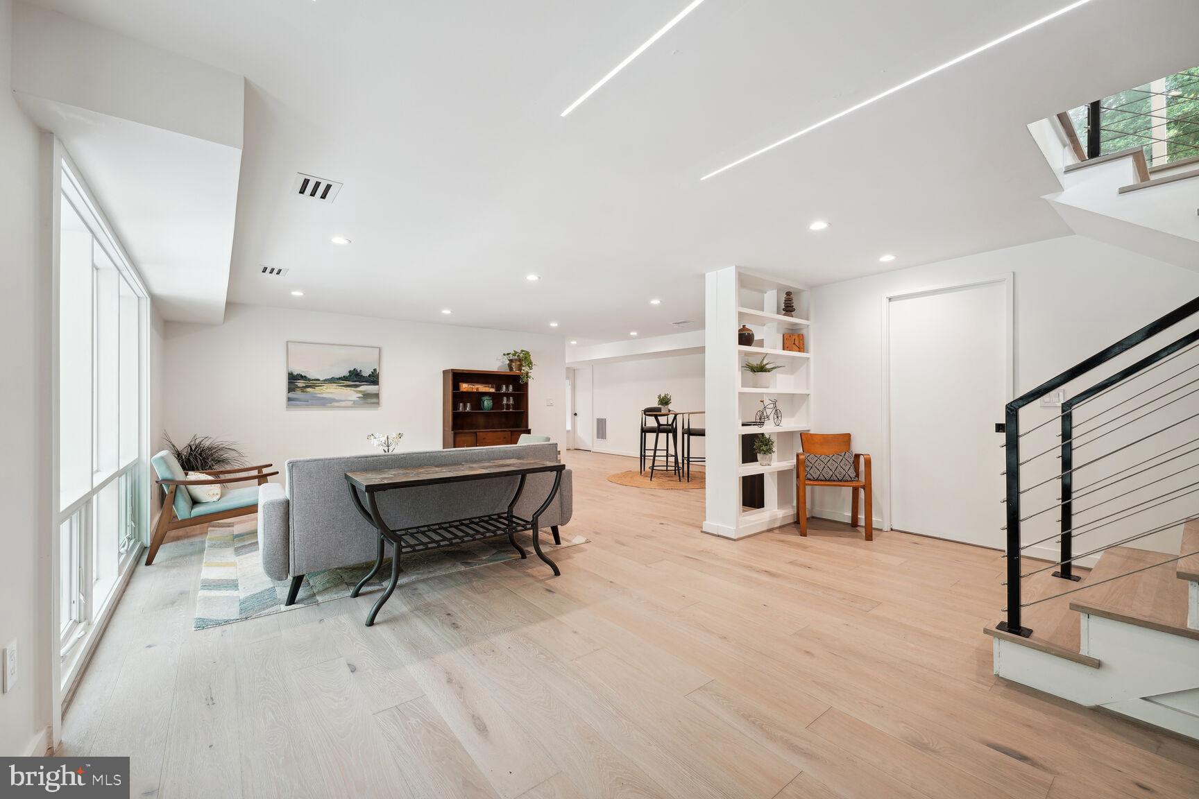 HOLLIN HILLS - Residential