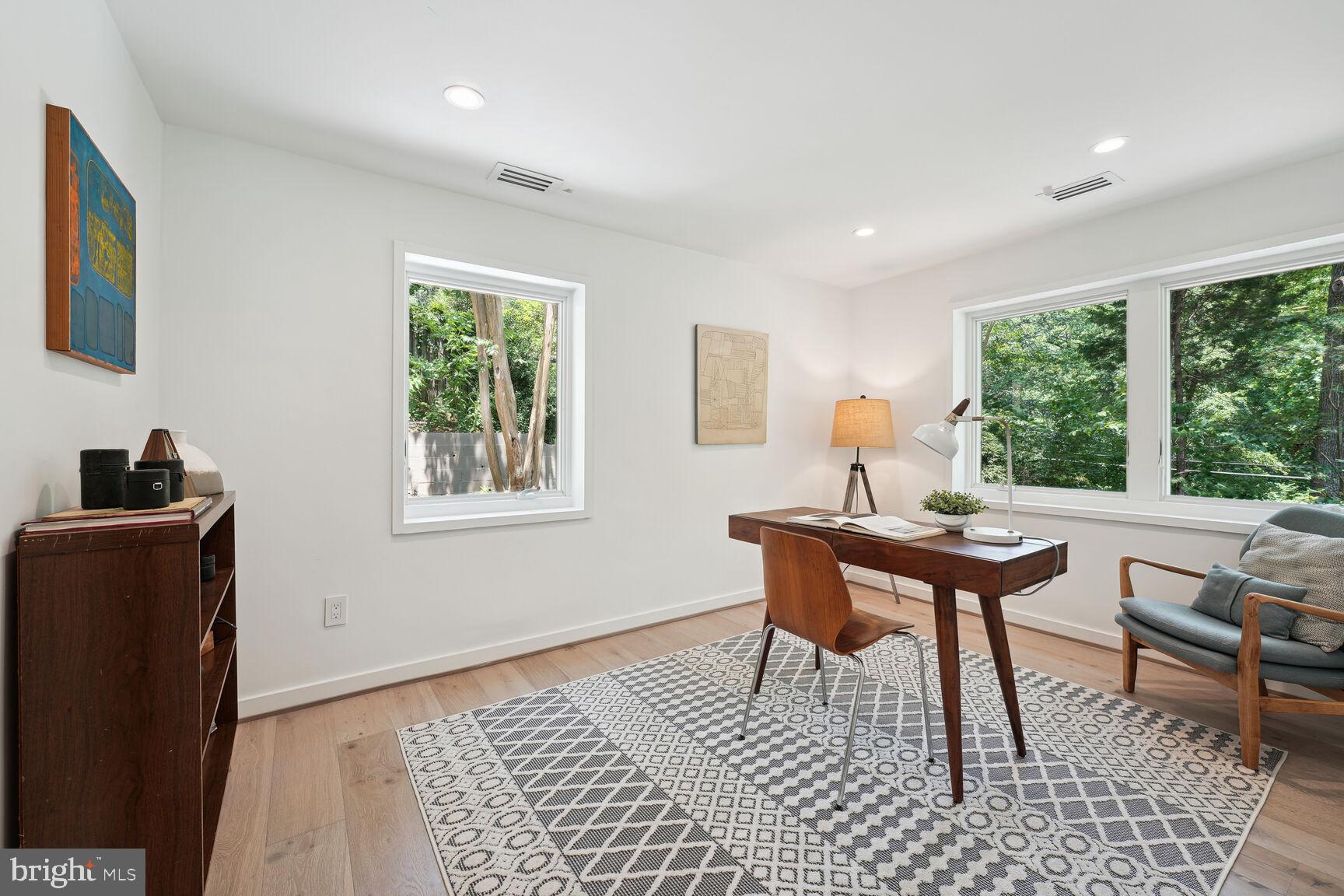 HOLLIN HILLS - Residential