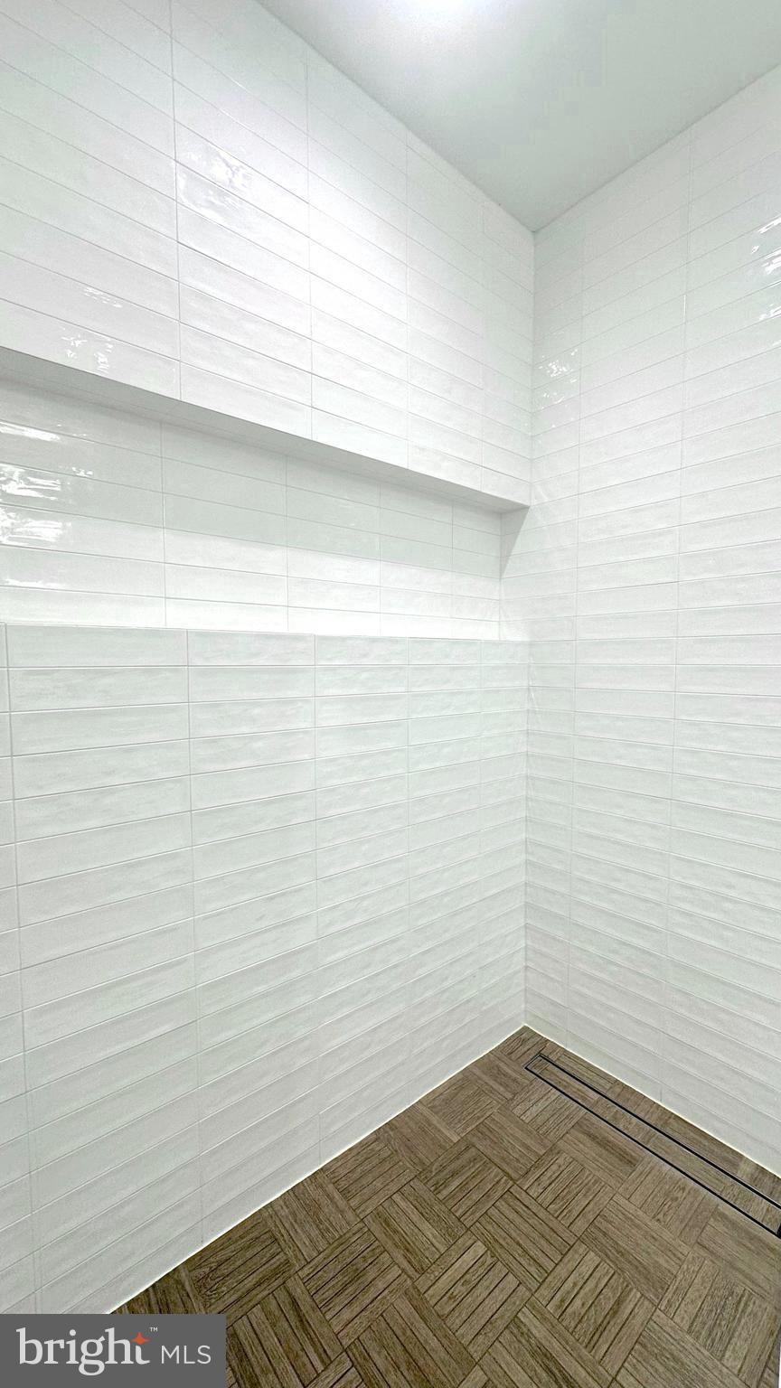 HOLLIN HILLS - Residential