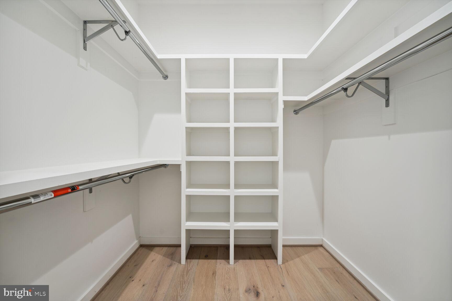 HOLLIN HILLS - Residential