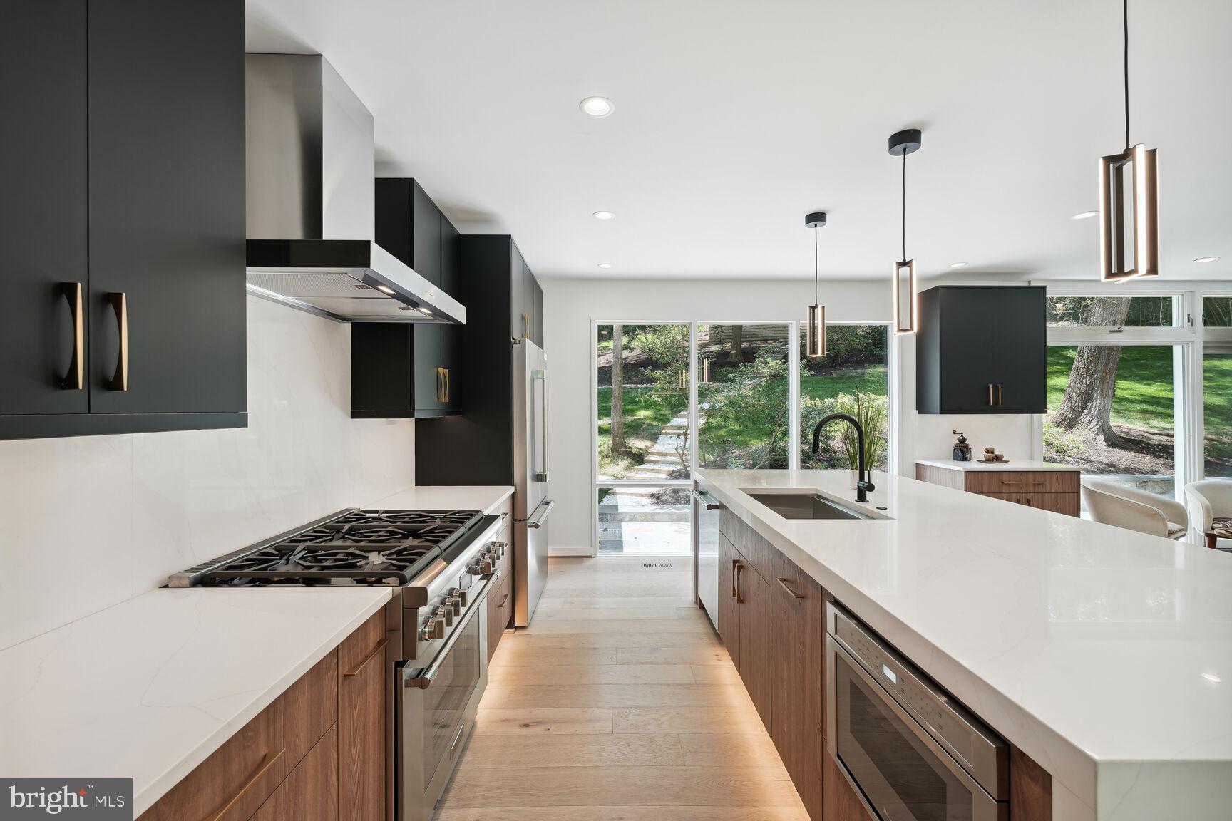 HOLLIN HILLS - Residential