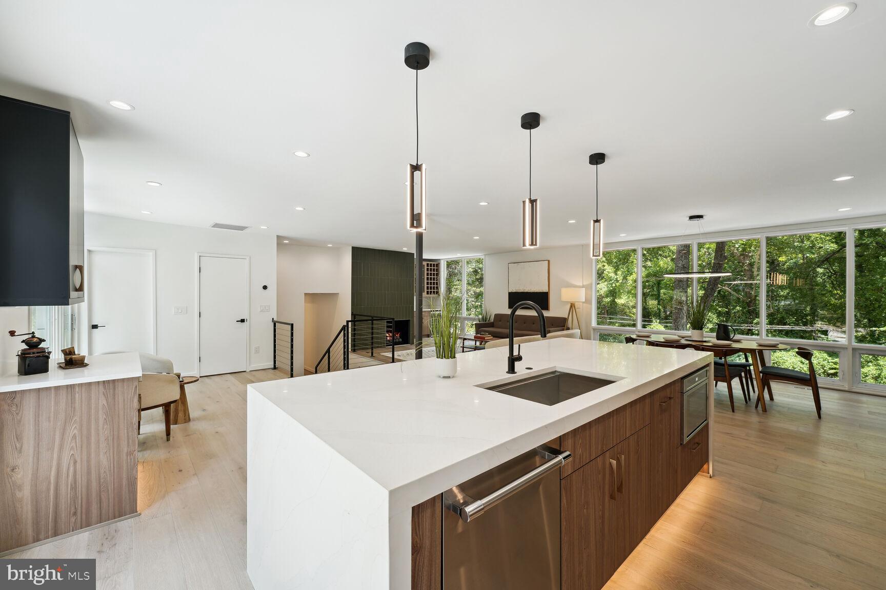 HOLLIN HILLS - Residential