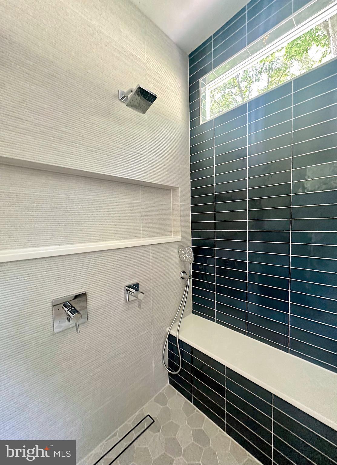 HOLLIN HILLS - Residential