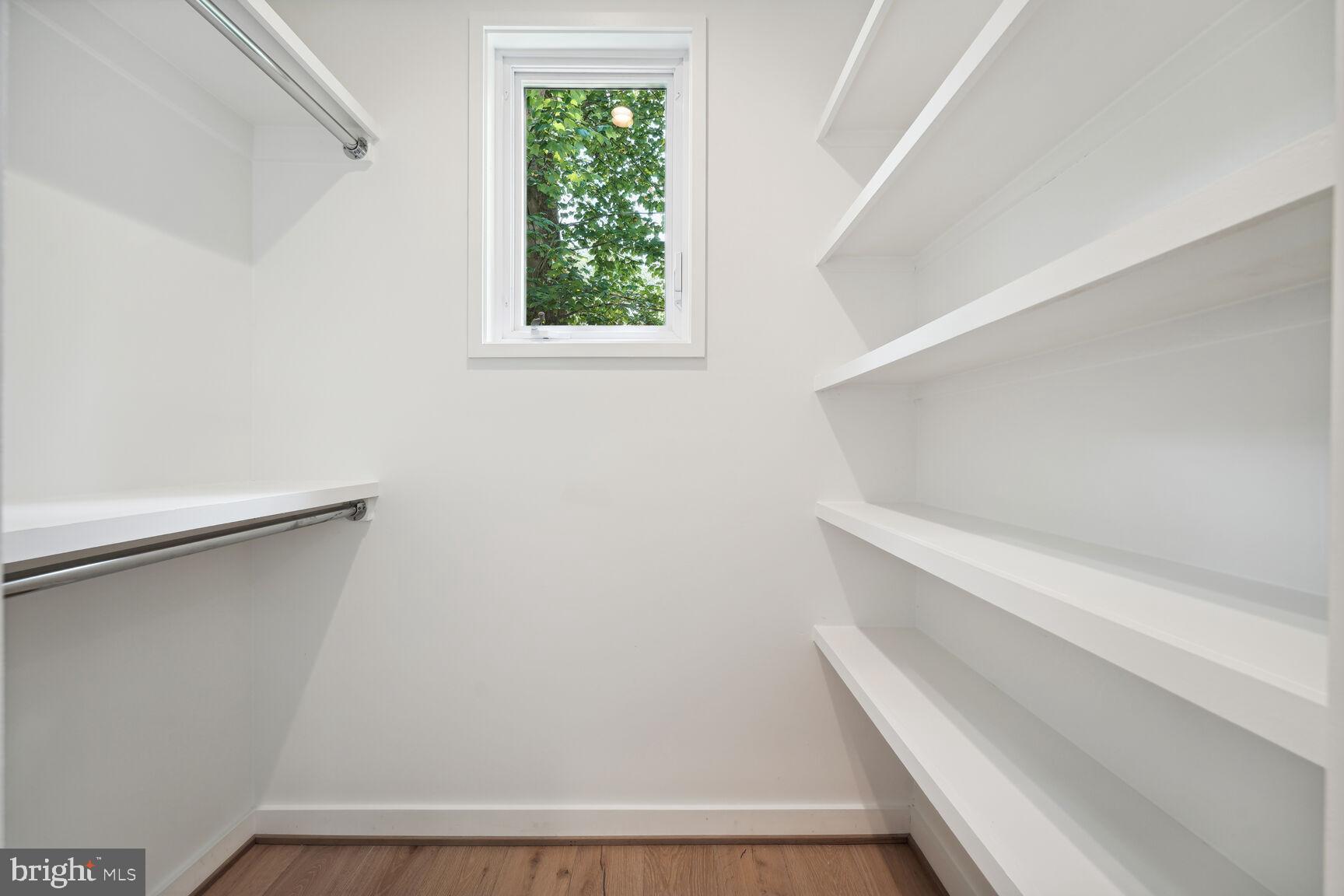 HOLLIN HILLS - Residential