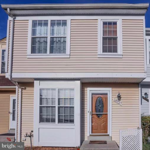 Discover your new home at 18927 Birdseye Drive, a beautifully maintained 3-bedroom, 2.5-bathroom townhome nestled in the desirable Waring Station community of Germantown. This inviting residence offers comfortable living with modern updates and convenient access to everything you need.
Step inside to find a bright and sunny interior with an updated kitchen featuring stainless steel appliances and granite countertops. The main level boasts a functional layout, perfect for daily living and entertaining. Head downstairs to the spacious lower level, complete with a cozy brick fireplace, ideal for relaxing evenings. This level also offers a walkout to a private, fenced backyard that backs to open commons, providing a serene outdoor escape. Upstairs, you'll find three comfortable bedrooms and updated bathrooms, offering ample space for everyone.
Located in the heart of Germantown, this home offers easy access to I-270, Great Seneca Parkway, and various parks and sports fields. Residents enjoy the vibrant suburban community with its blend of tranquil natural landscapes and convenient city amenities.
Enjoy proximity to numerous parks, including Seneca Creek State Park and South Germantown Recreational Park.
You're just minutes away from Germantown Square, Middlebrook Square Shopping Center, and Germantown Center, offering diverse dining and retail options.
The home is served by the highly-rated Montgomery County Public Schools, with Roberto W. Clemente Middle School and Seneca Valley High School within walking distance. S. Christa McAuliffe Elementary School is also nearby. Montgomery College is an 8-minute drive away.
This home offers a fantastic opportunity to live in a well-established and amenity-rich Germantown neighborhood. Don't miss out on making 18927 Birdseye Drive your next address!