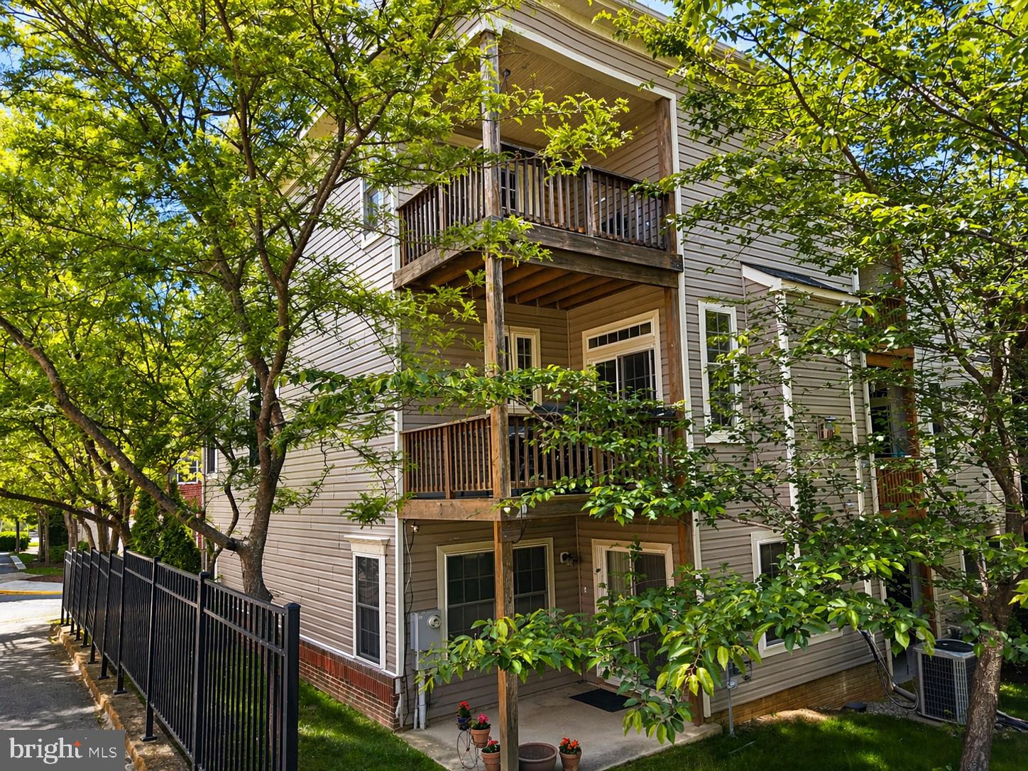 20106 RED GALA TERRACE 42