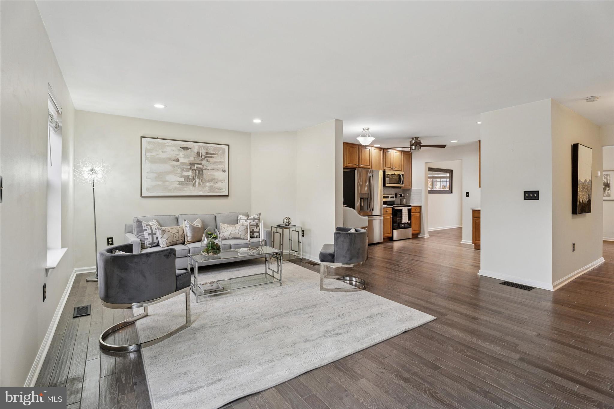 COURT AT THE LEDGES - Residential