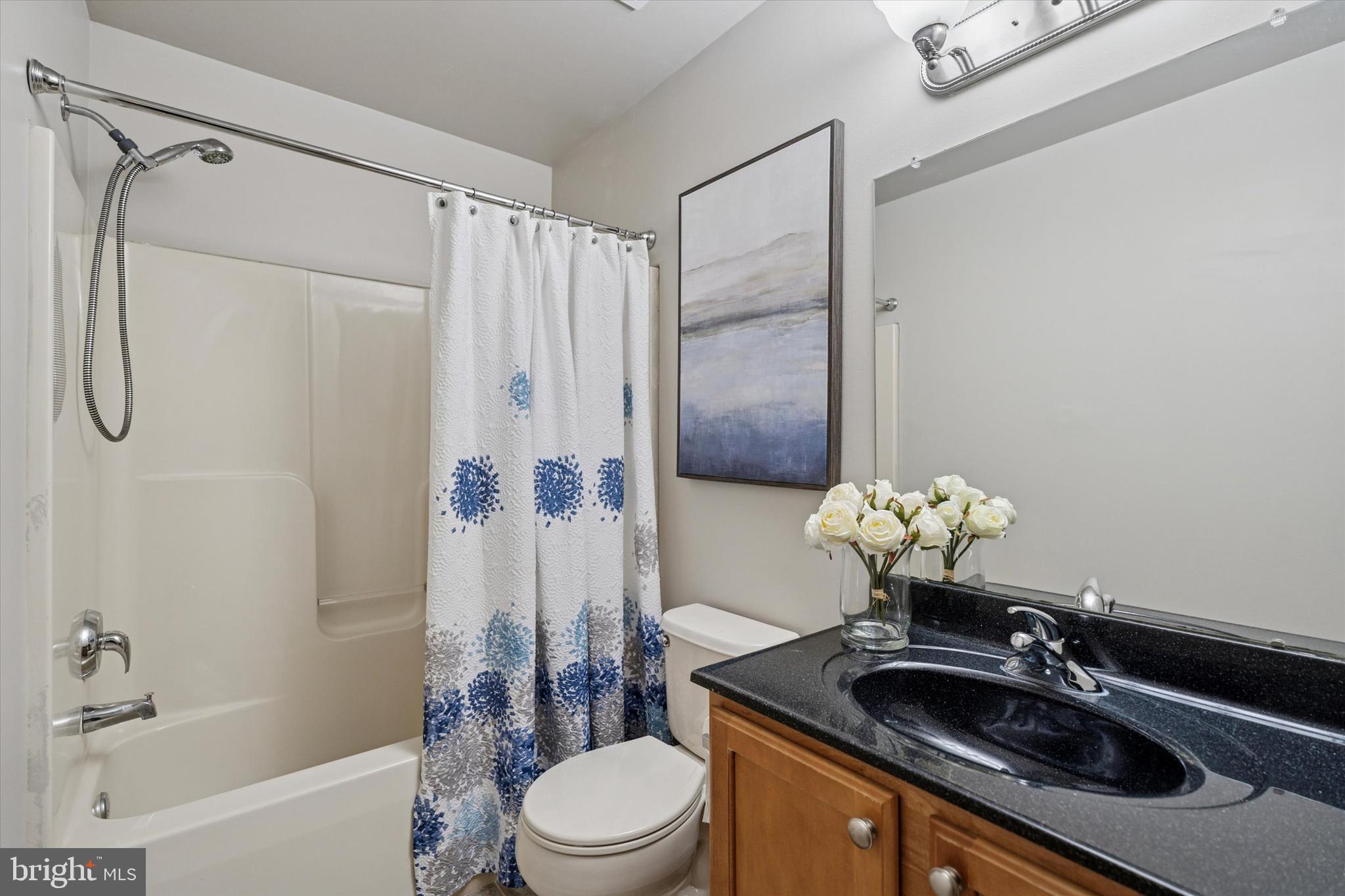 COURT AT THE LEDGES - Residential