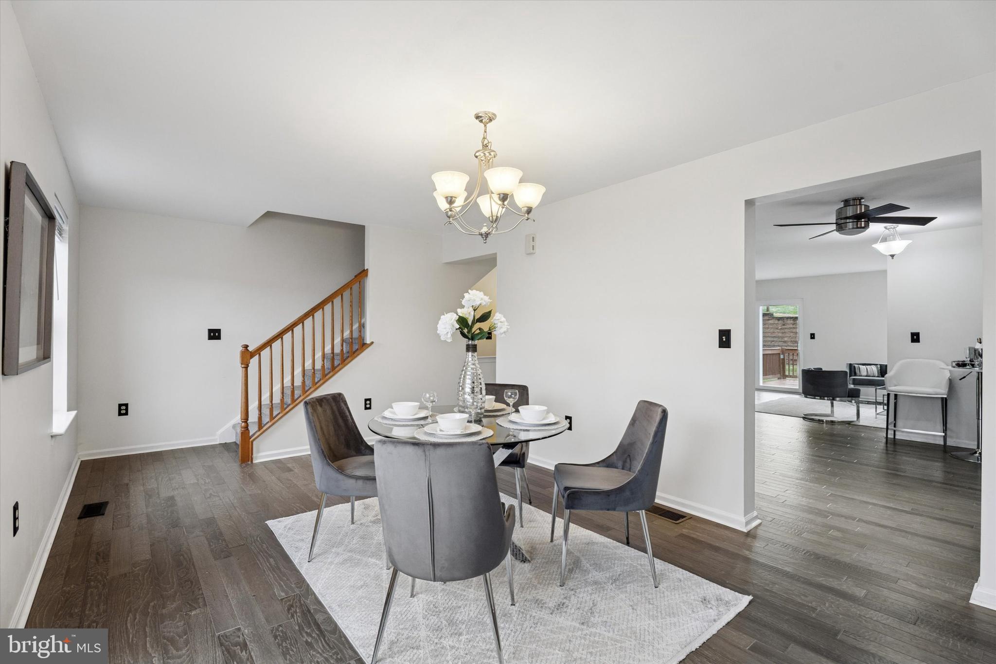 COURT AT THE LEDGES - Residential