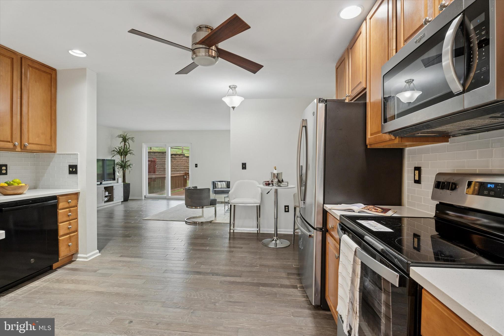 COURT AT THE LEDGES - Residential