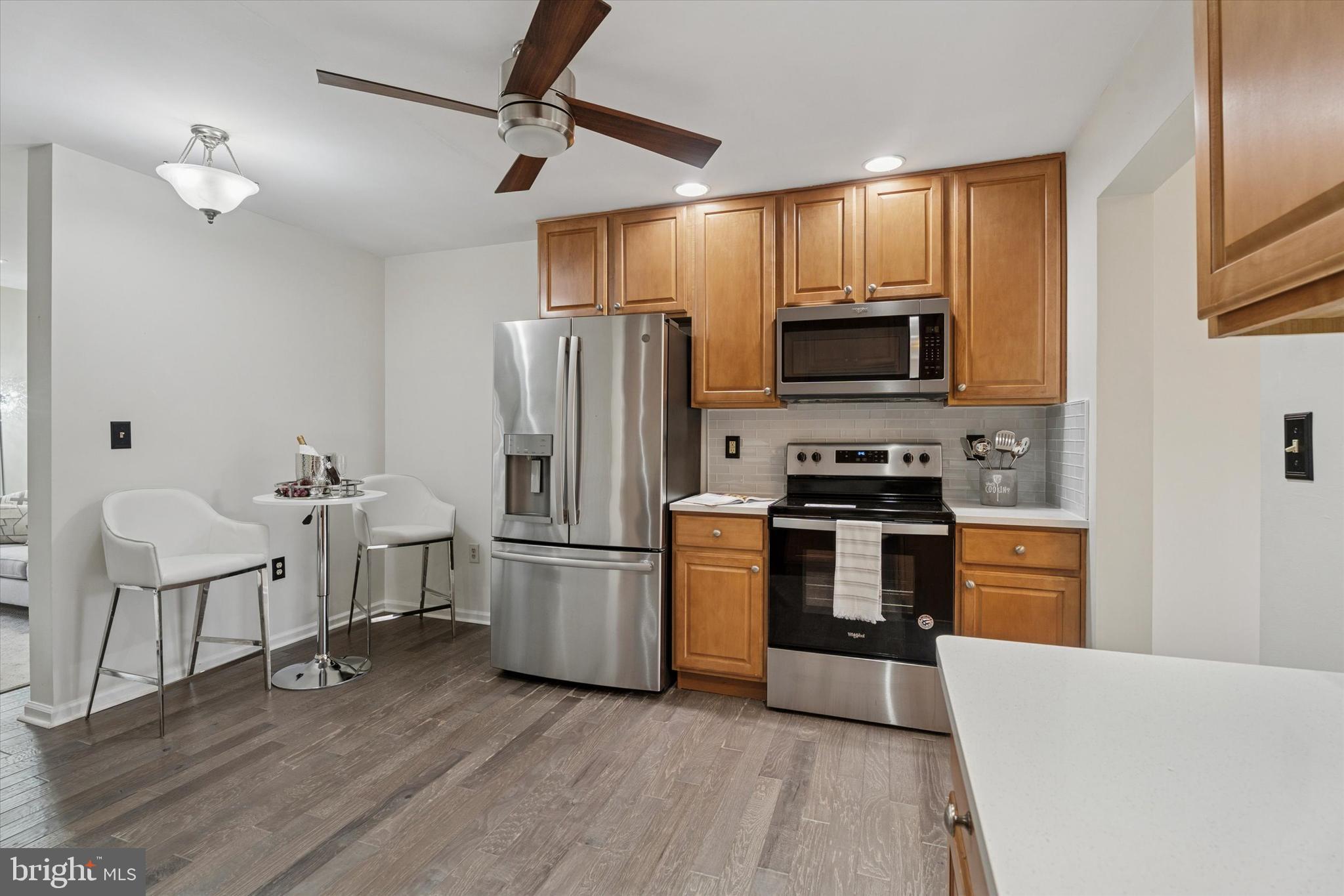 COURT AT THE LEDGES - Residential