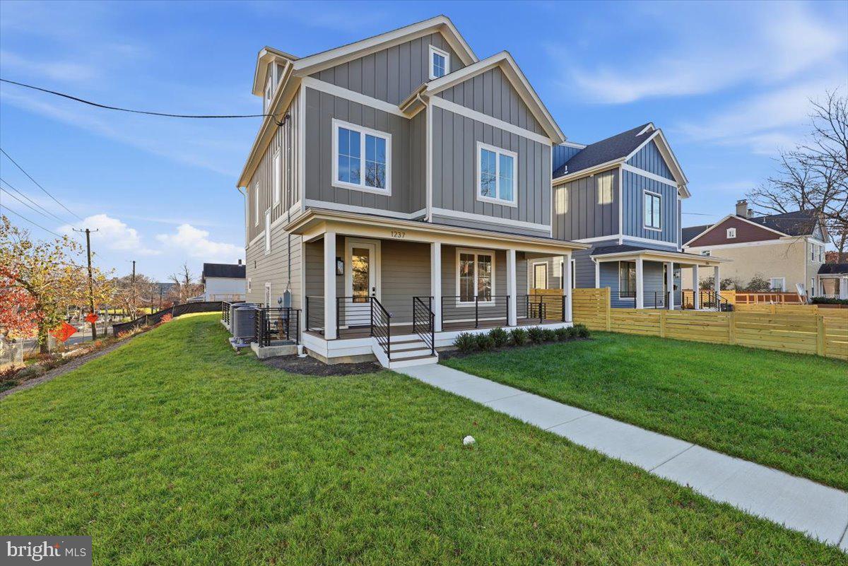 1237 FRANKLIN STREET NE