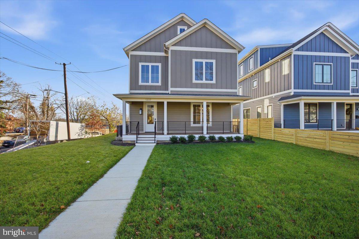 1237 FRANKLIN STREET NE