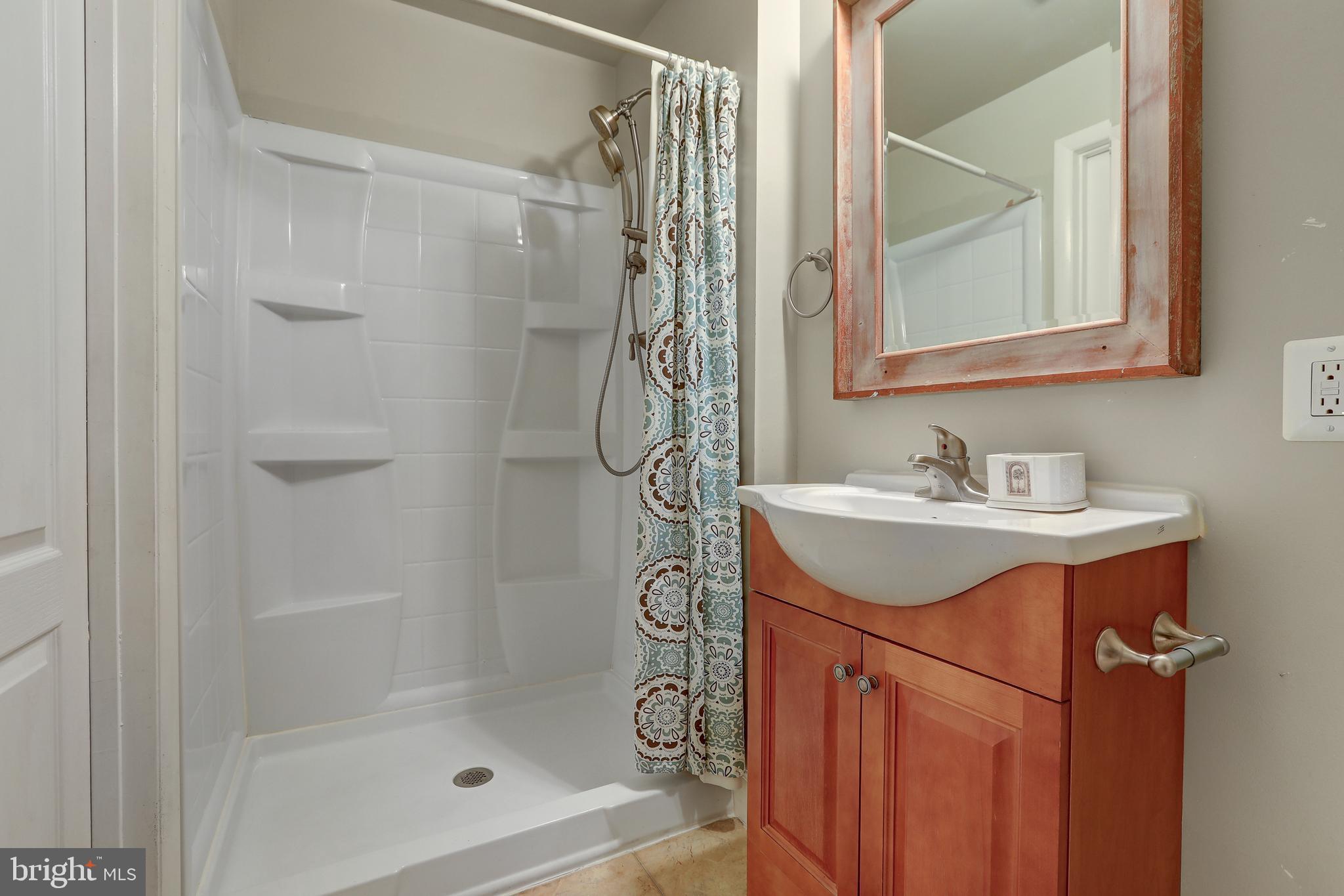 CATONSVILLE MANOR - Residential Lease