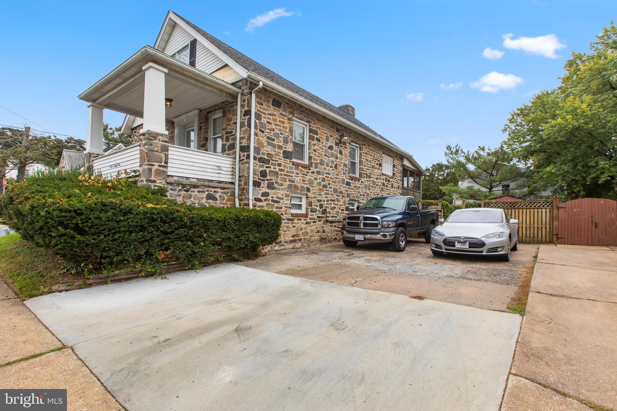 1141 INGLESIDE AVENUE