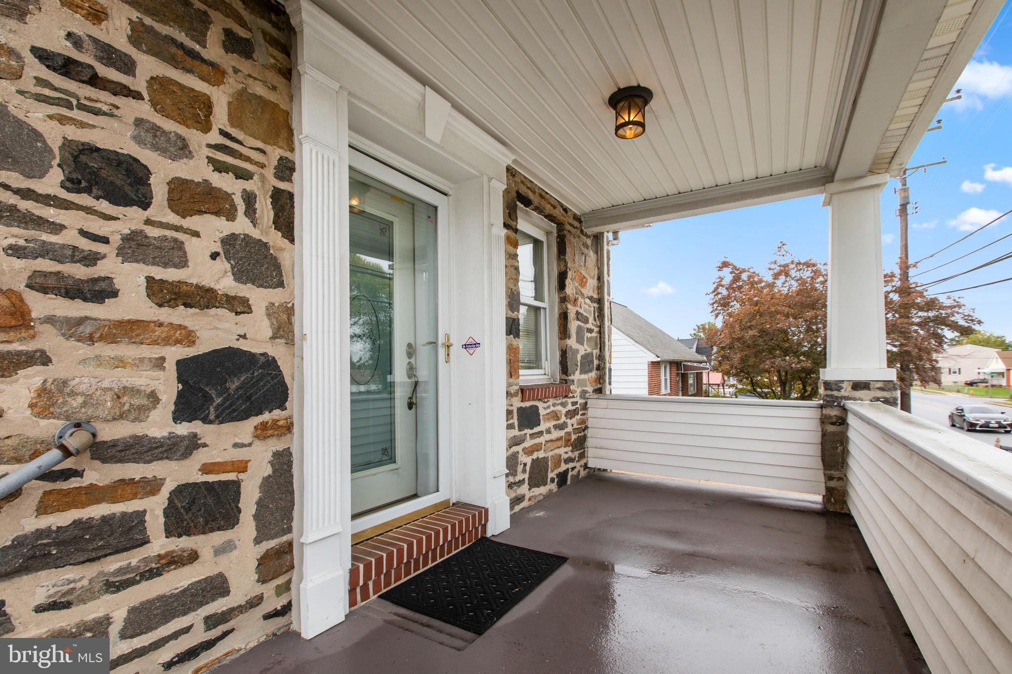 1141 INGLESIDE AVENUE