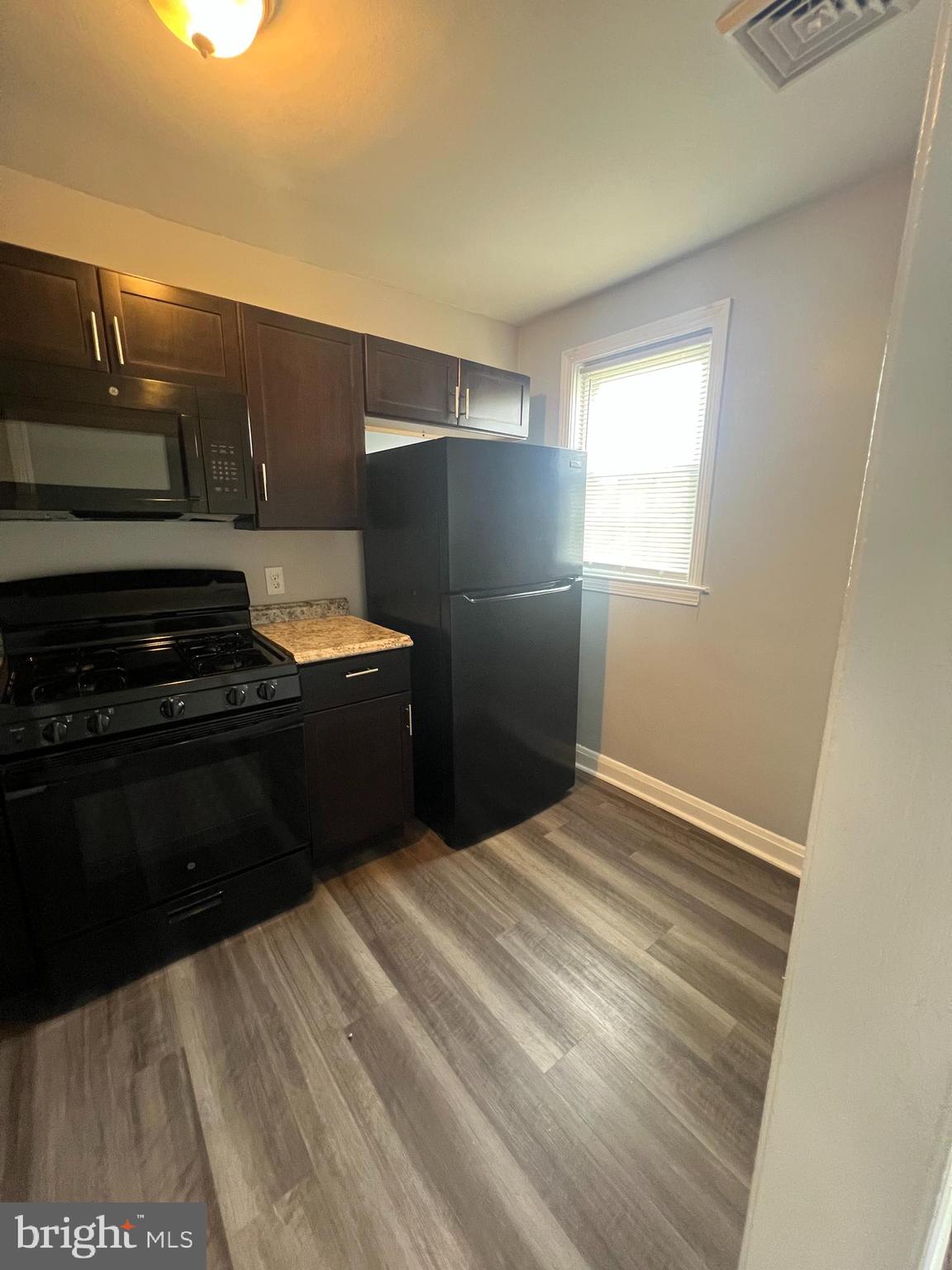 GLEN OAKS - Residential Income