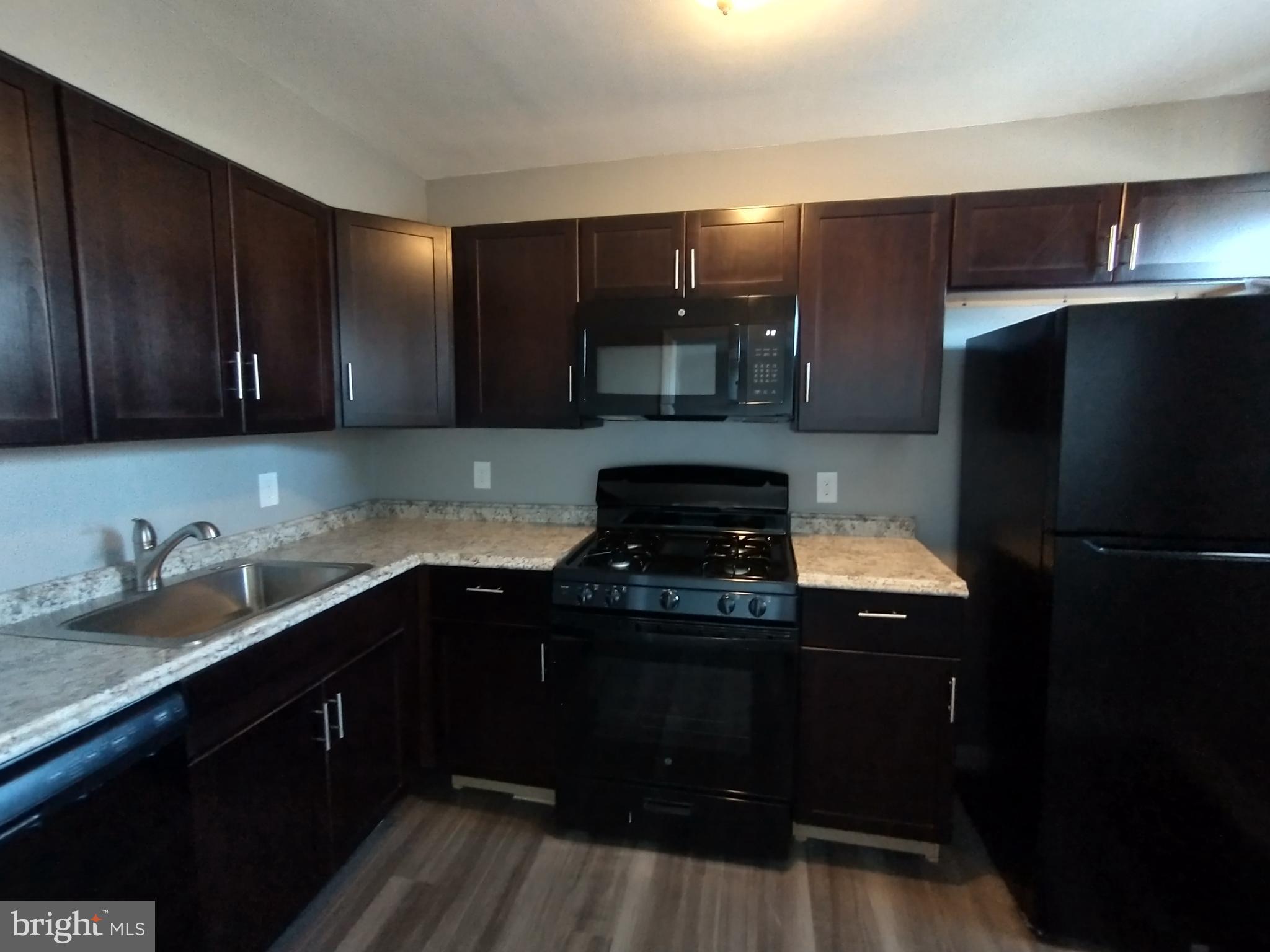 GLEN OAKS - Residential Income