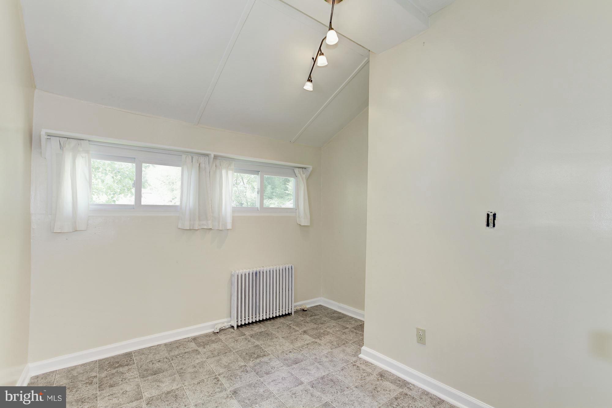 MT RAINIER- ROGERS 1ST A - Residential