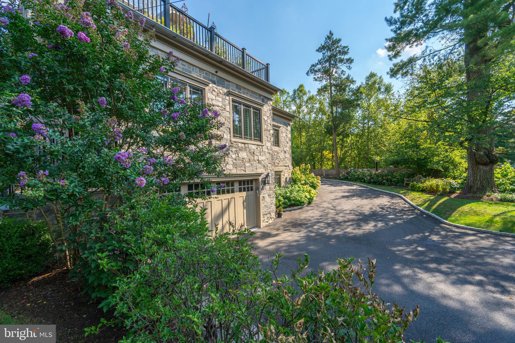 CHESTNUT HILL - Residential