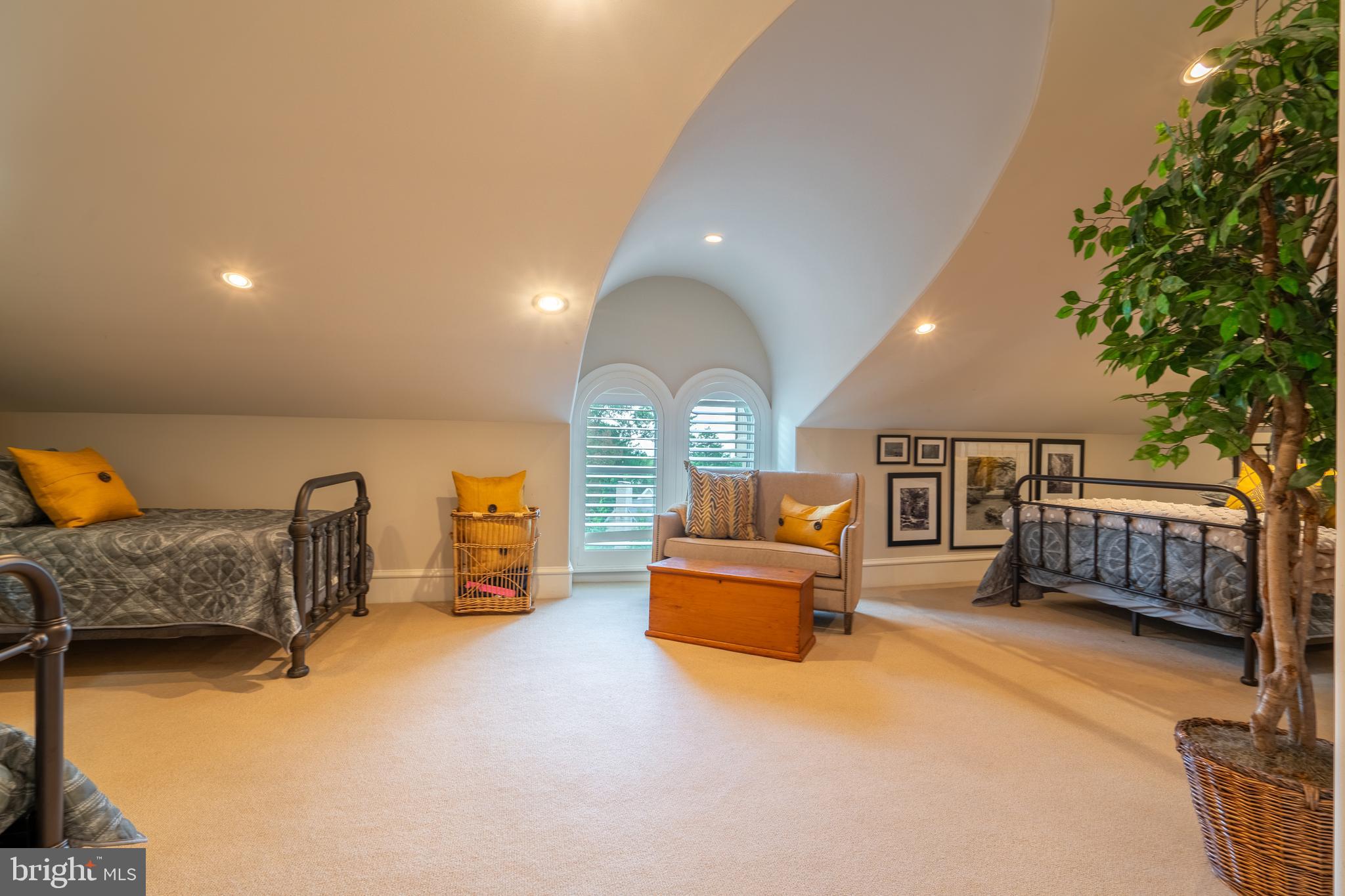 CHESTNUT HILL - Residential